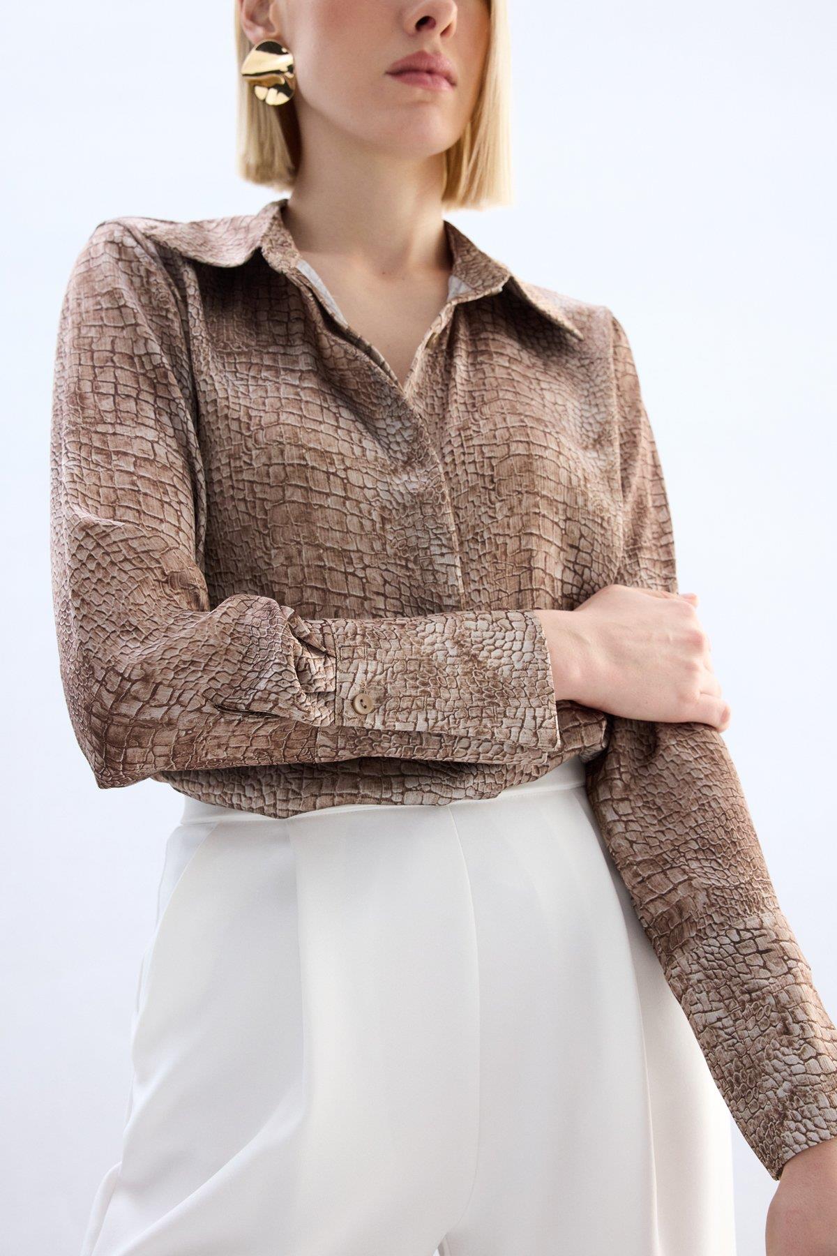 Wholesale Women's Brown Patterned Shirt with Wide Cuffs 0033-1929-2586