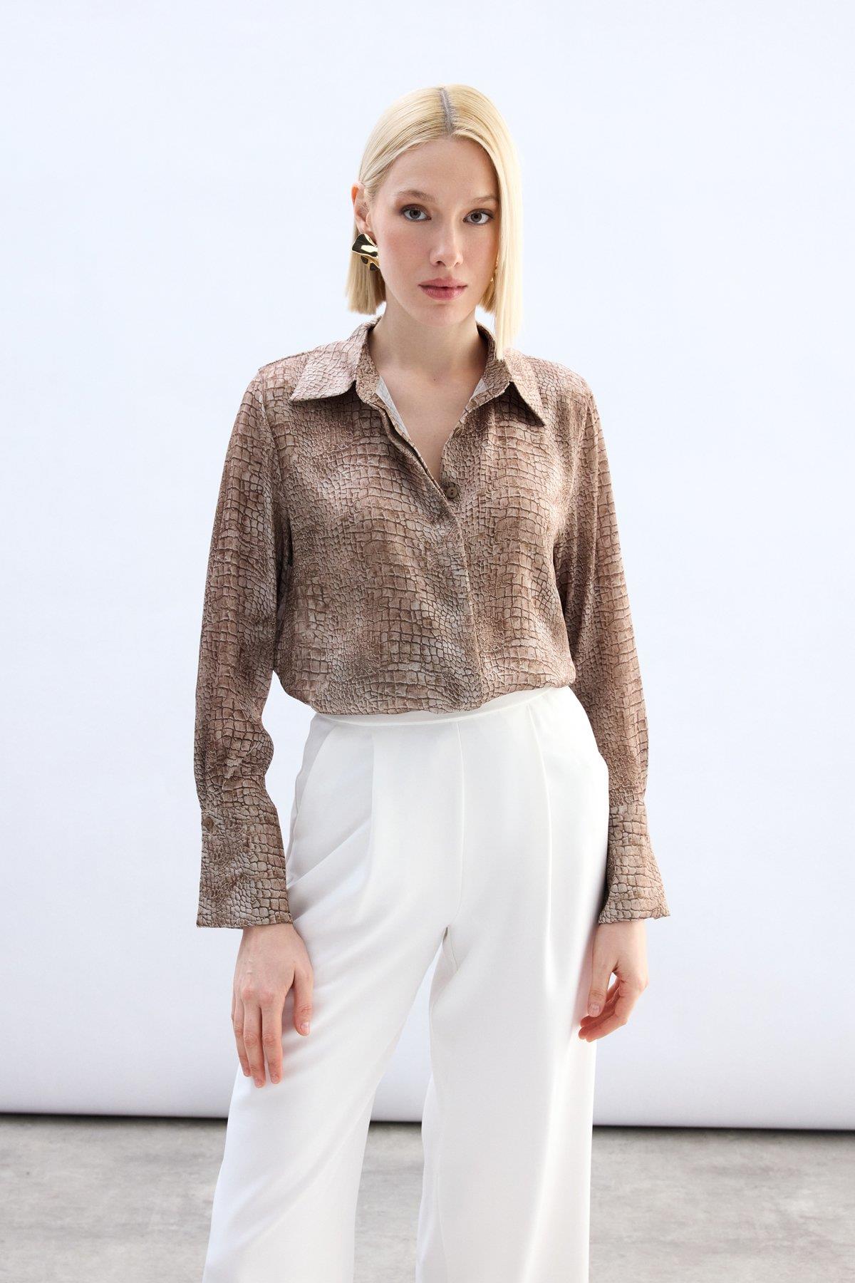 Wholesale Women's Brown Patterned Shirt with Wide Cuffs 0033-1929-2586