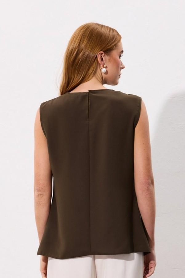 Wholesale Women's Brown Sleeveless Blouse with Pearl Embellishment 0033-1908-1593