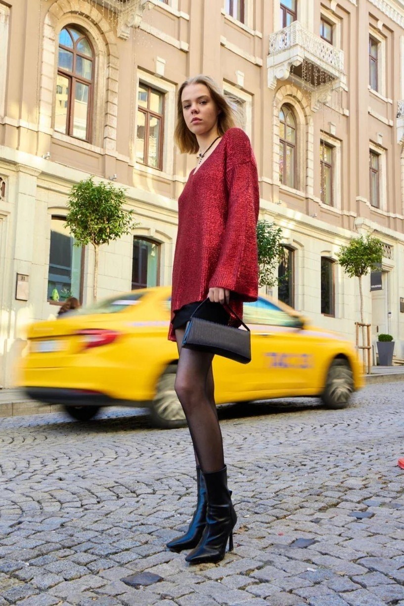 Wholesale Women's Burgundy V-Neck Shimmering Foil Knit Sweater  0037-3524