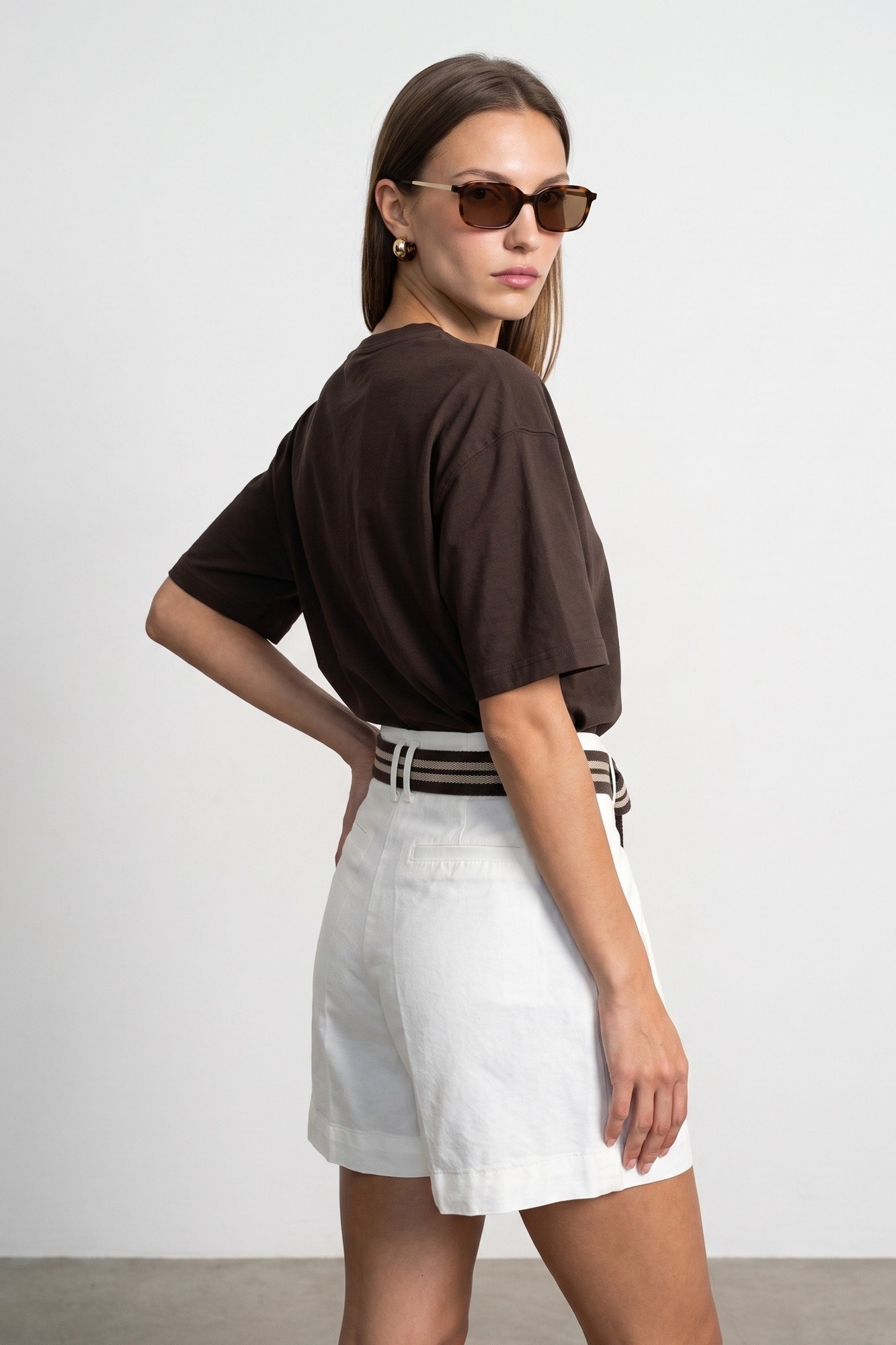 Wholesale Women's Dark Brown Crew-Neck Basic T-Shirt 0431-31017