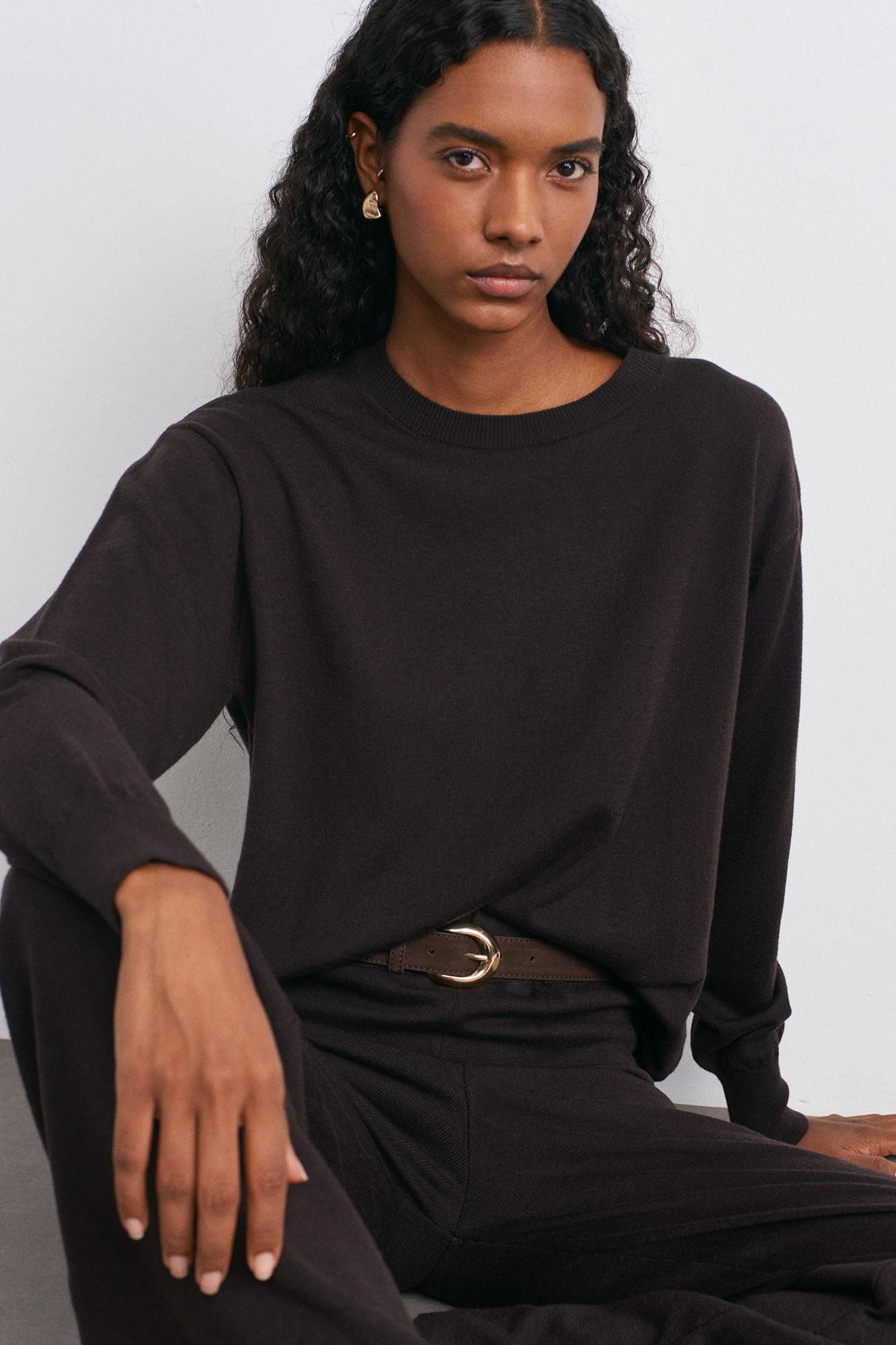 Wholesale Women's Dark Brown Crew-Neck Woolen Basic Knit Sweater 0431-10633