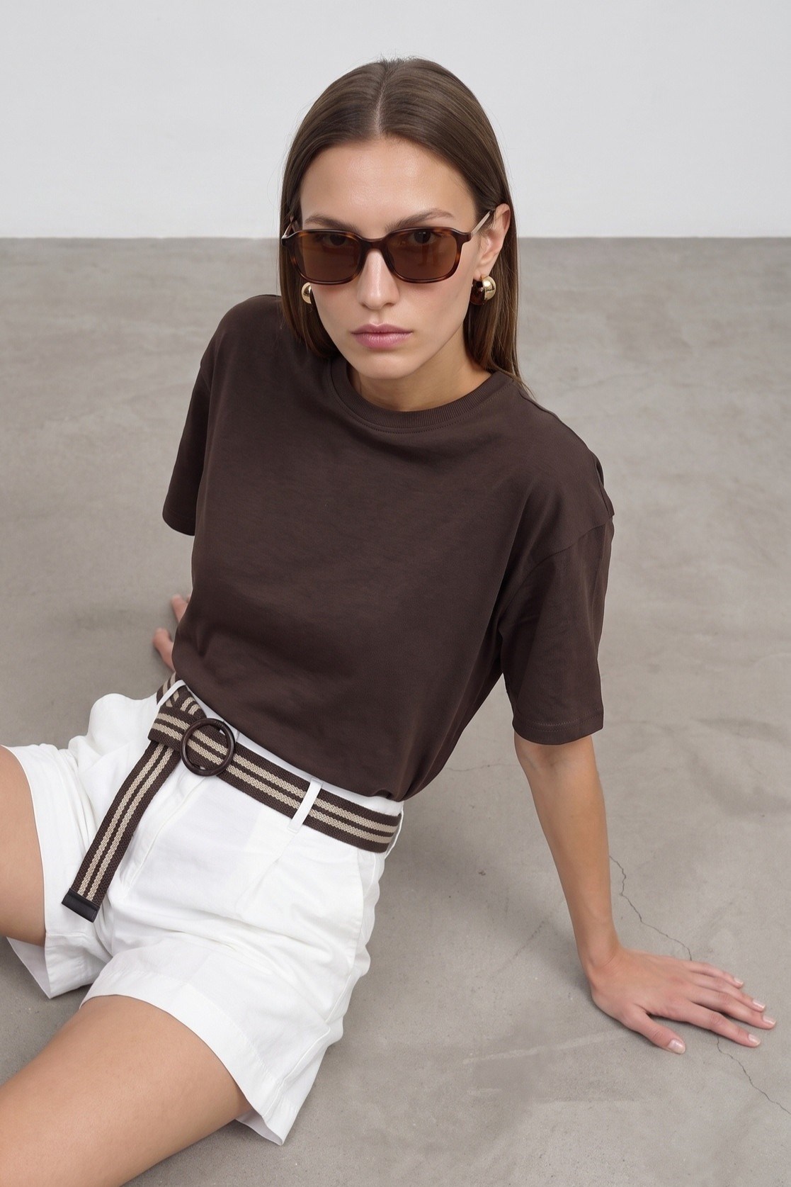 Wholesale Women's Dark Brown Crew-Neck Basic T-Shirt 0431-31017