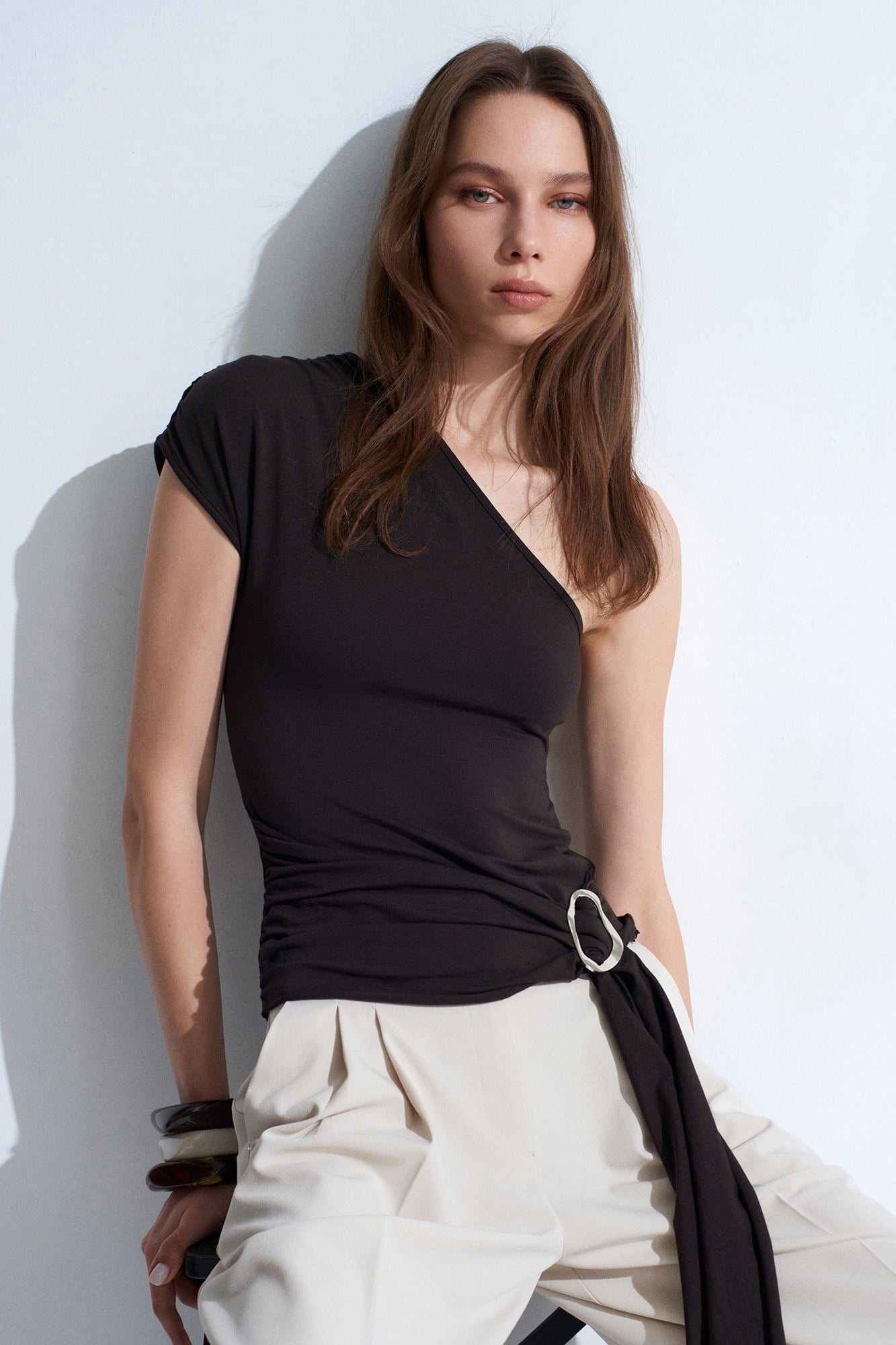 Wholesale Women's Dark Brown One-Shoulder Buckle-Detailed Draped Top 0431-32877