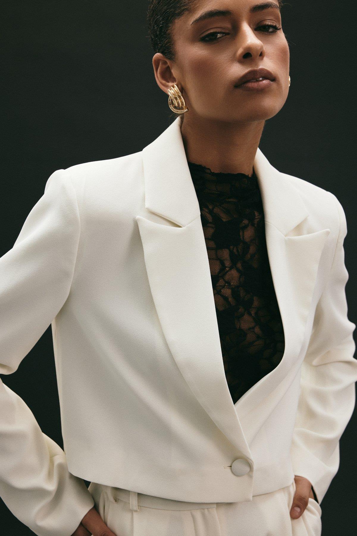 Wholesale Women's Ecru Cropped Blazer with Notched Collar 0033-1985