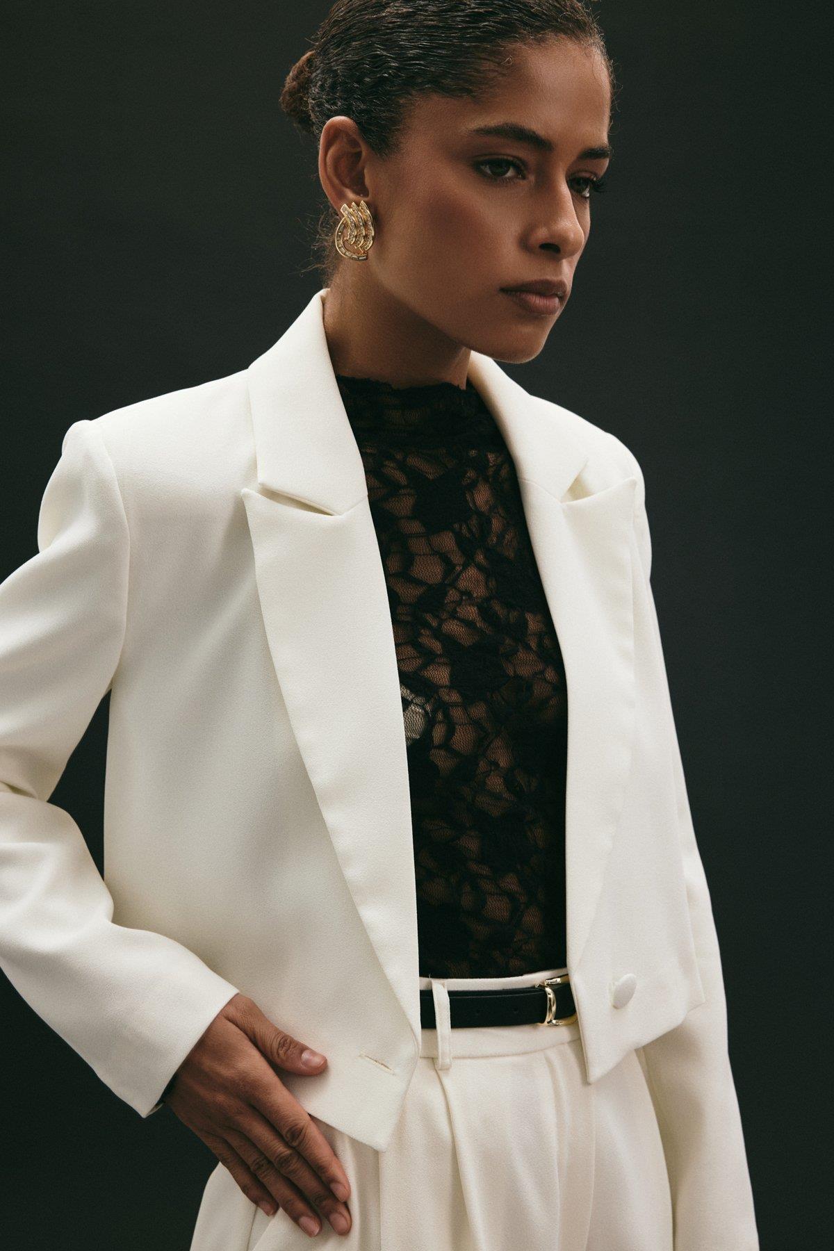 Wholesale Women's Ecru Cropped Blazer with Notched Collar 0033-1985