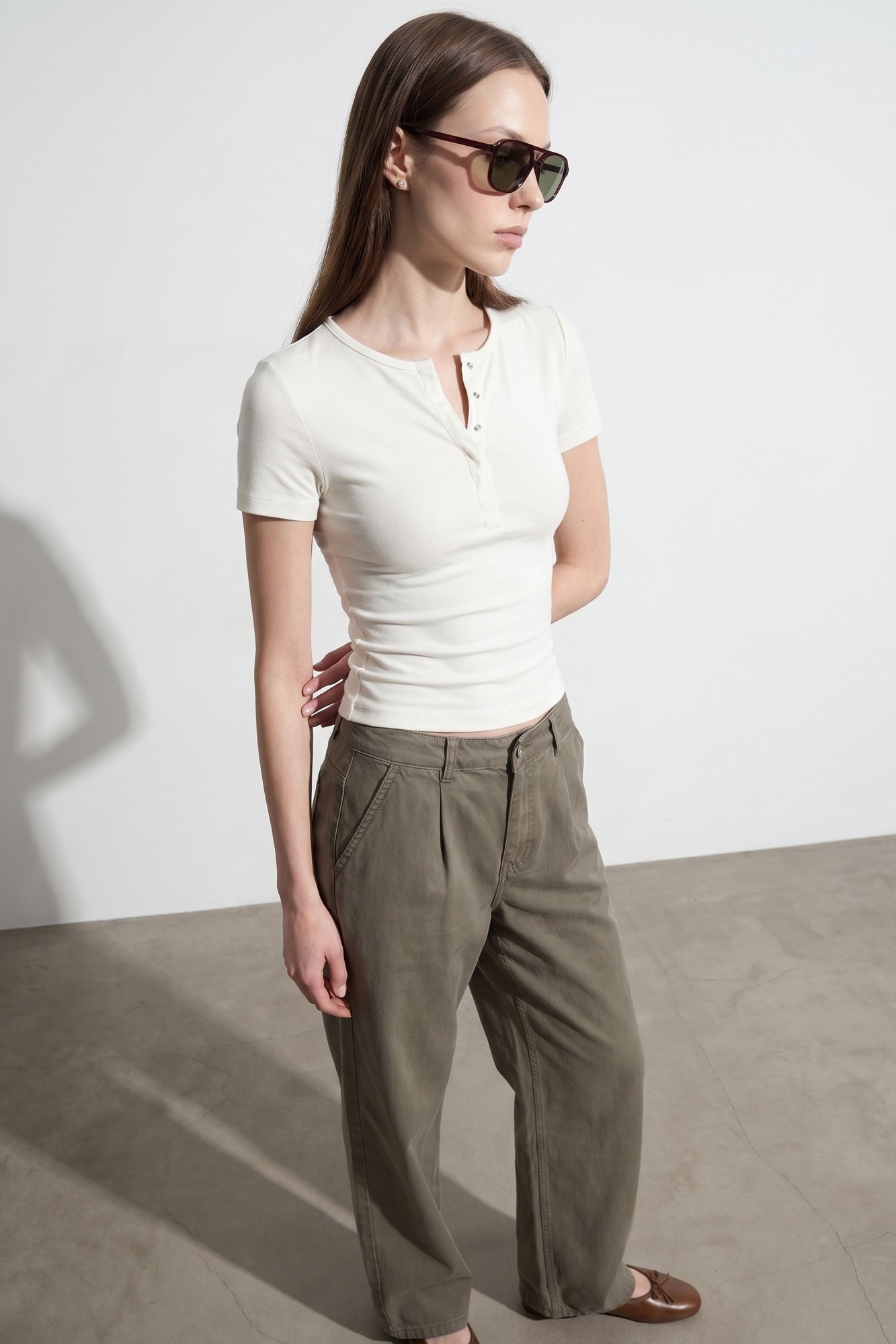 Wholesale Women's Ecru Modal-Cotton Snap-Button Cropped Tee 0431-31704