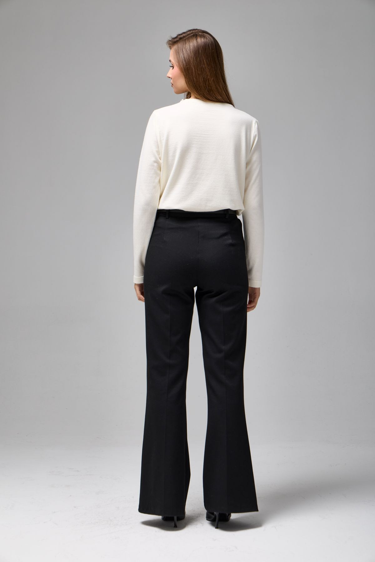 Wholesale Women's Ecru Soft-Textured Knit Sweater with Pearl-Embellished Collar 0037-3716