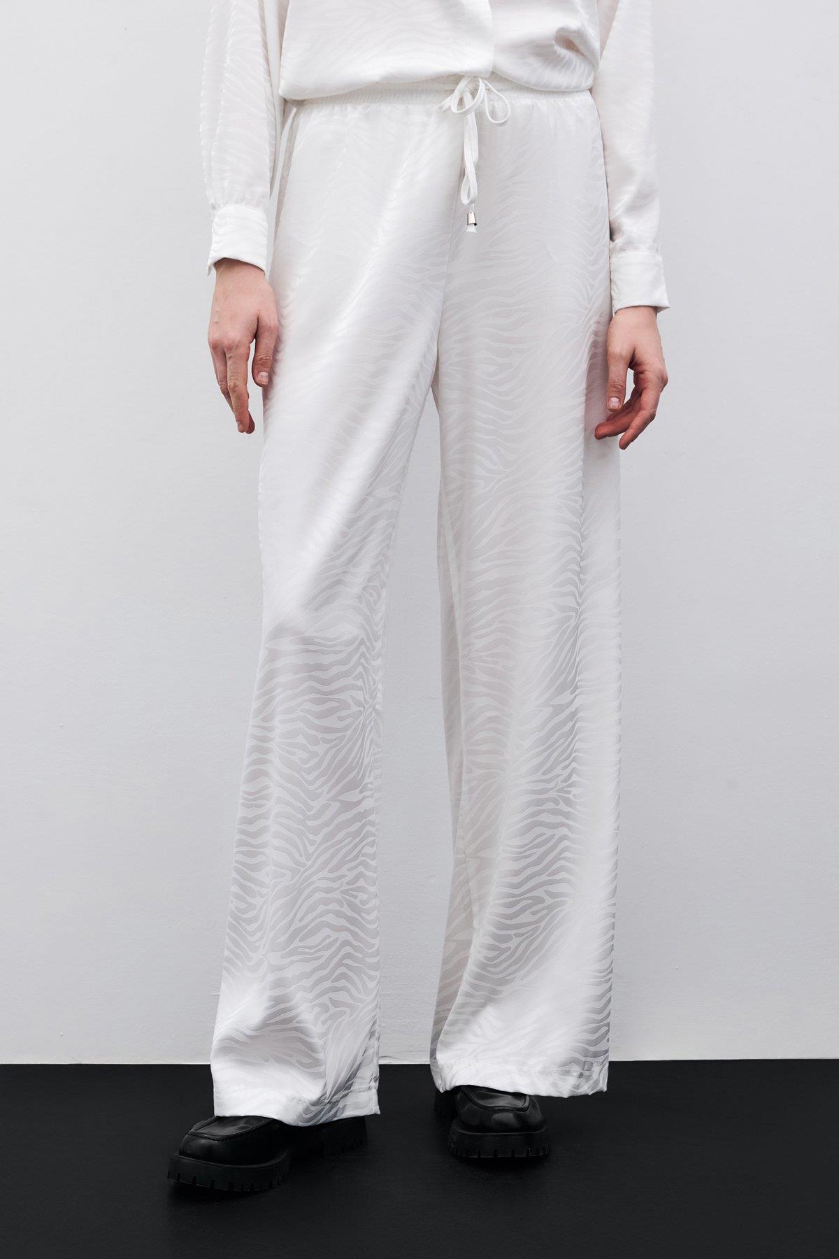 Wholesale Women's Ecru Zebra Patterned Trousers with Elastic Waist 0033-1439-5019