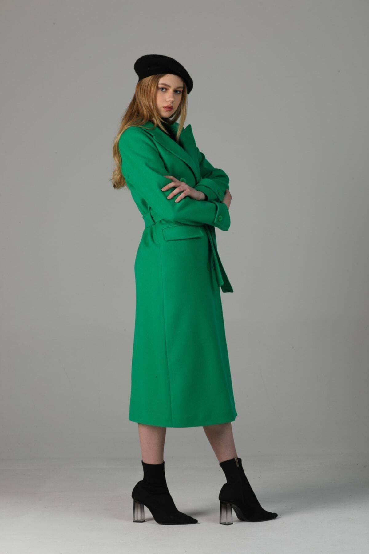 Wholesale Women's Grass Green Buttoned Coat