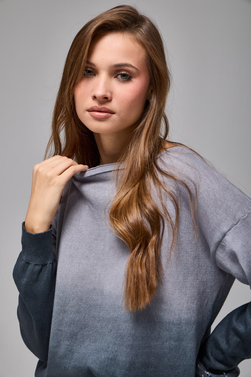 Wholesale Women's Gray Ombre Gradient Knit Sweater 0037-3721