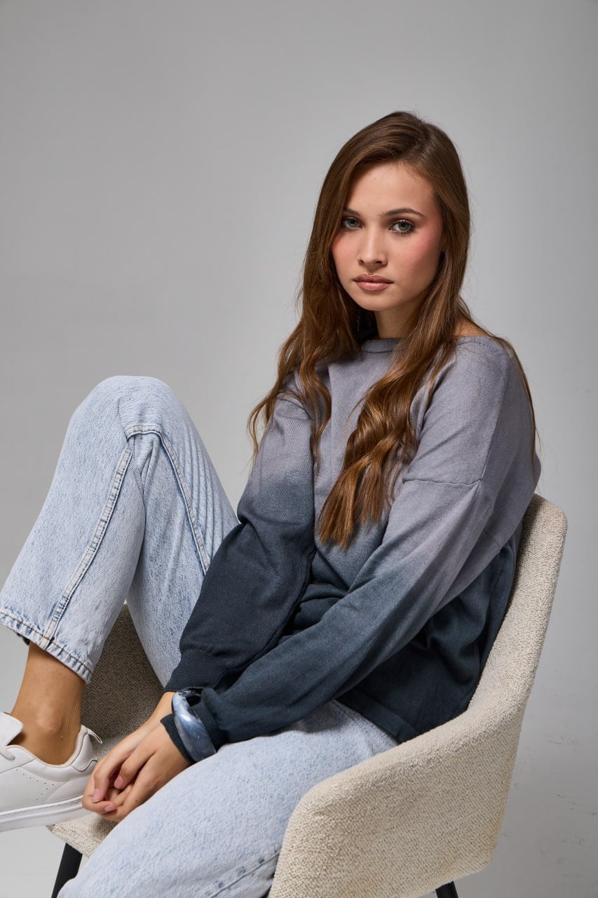 Wholesale Women's Gray Ombre Gradient Knit Sweater 0037-3721