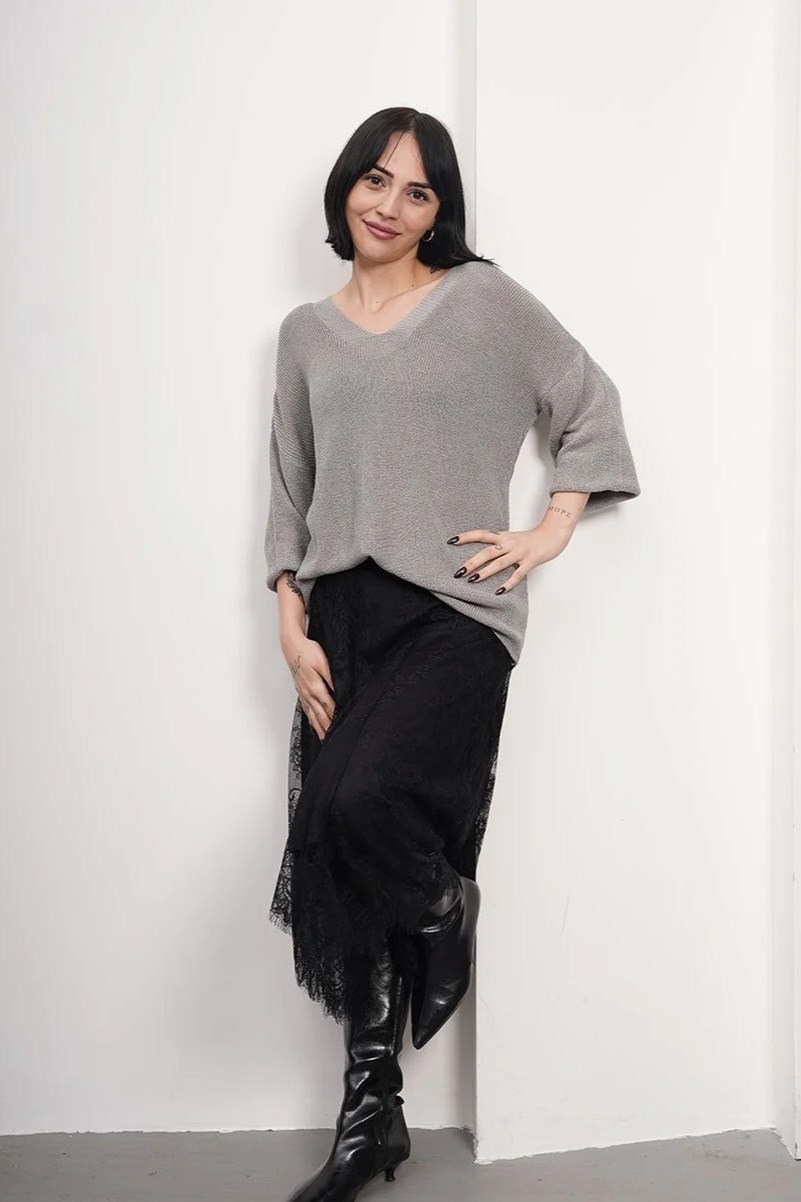 Wholesale Women's Gray Relaxed-Fit Mercerized Knit Sweater with Front and Back V-Neck 0037-3276