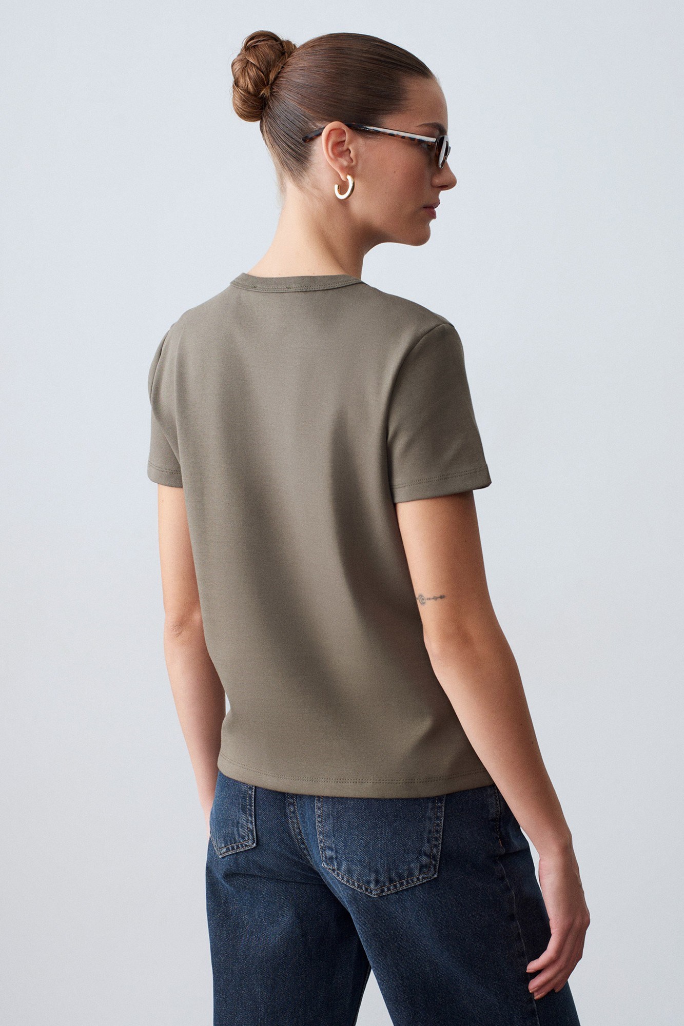 Wholesale Women's Khaki Crew-Neck Basic T-Shirt 0431-32779
