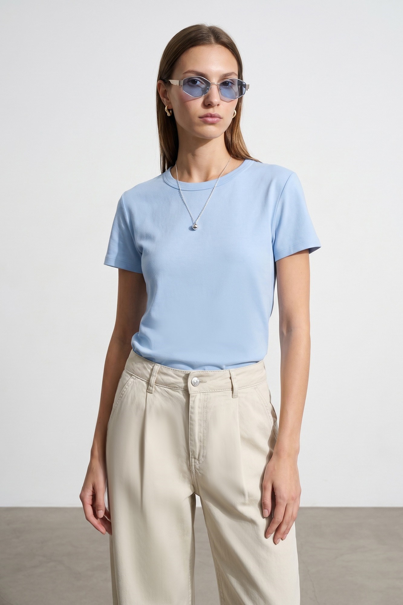 Wholesale Women's Light Blue Crew-Neck Basic T-Shirt 0431-32779