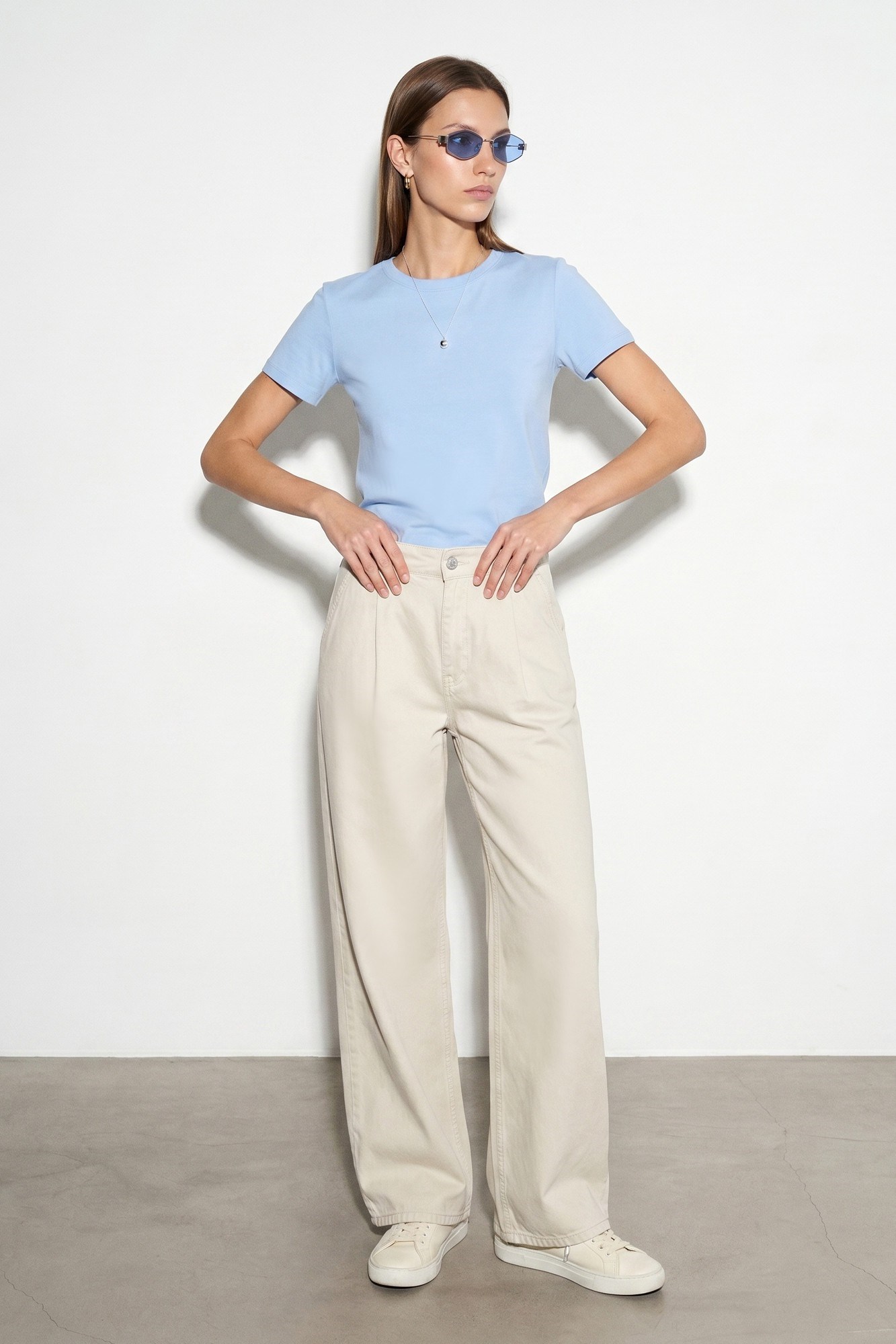 Wholesale Women's Light Blue Crew-Neck Basic T-Shirt 0431-32779