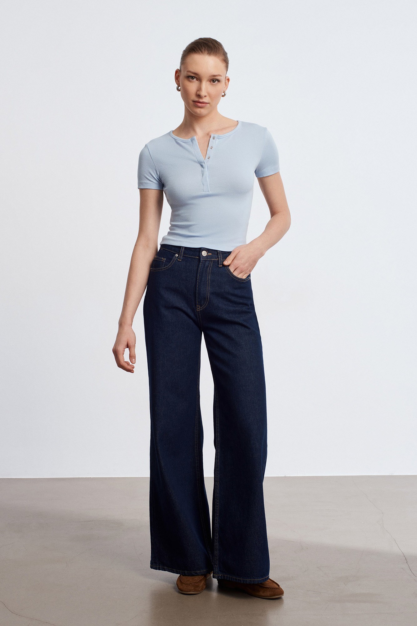 Wholesale Women's Light Blue Modal-Cotton Snap-Button Cropped Tee 0431-31704