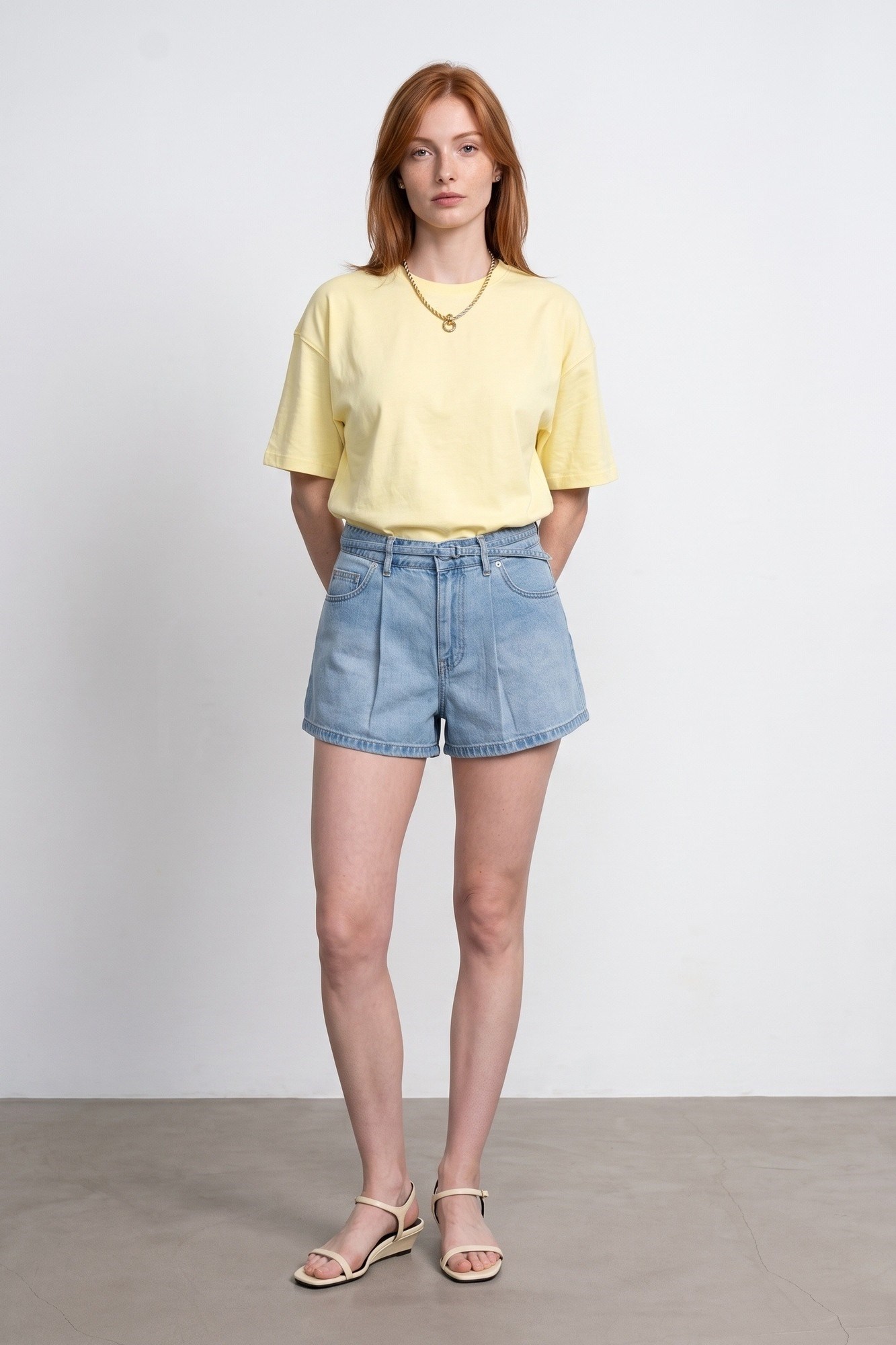 Wholesale Women's Light Yellow Crew-Neck Basic T-Shirt 0431-31017