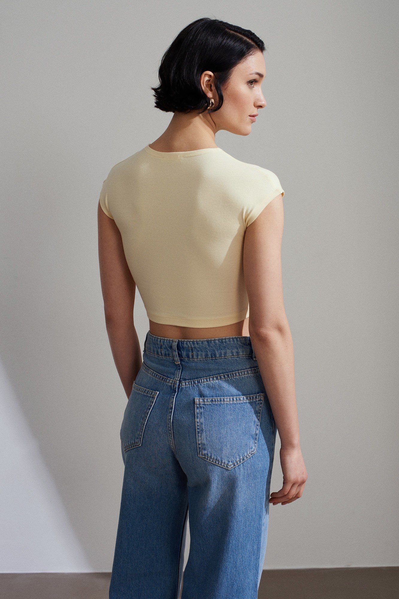 Wholesale Women's Light Yellow Modal-Cotton Cropped T-Shirt 0431-30528