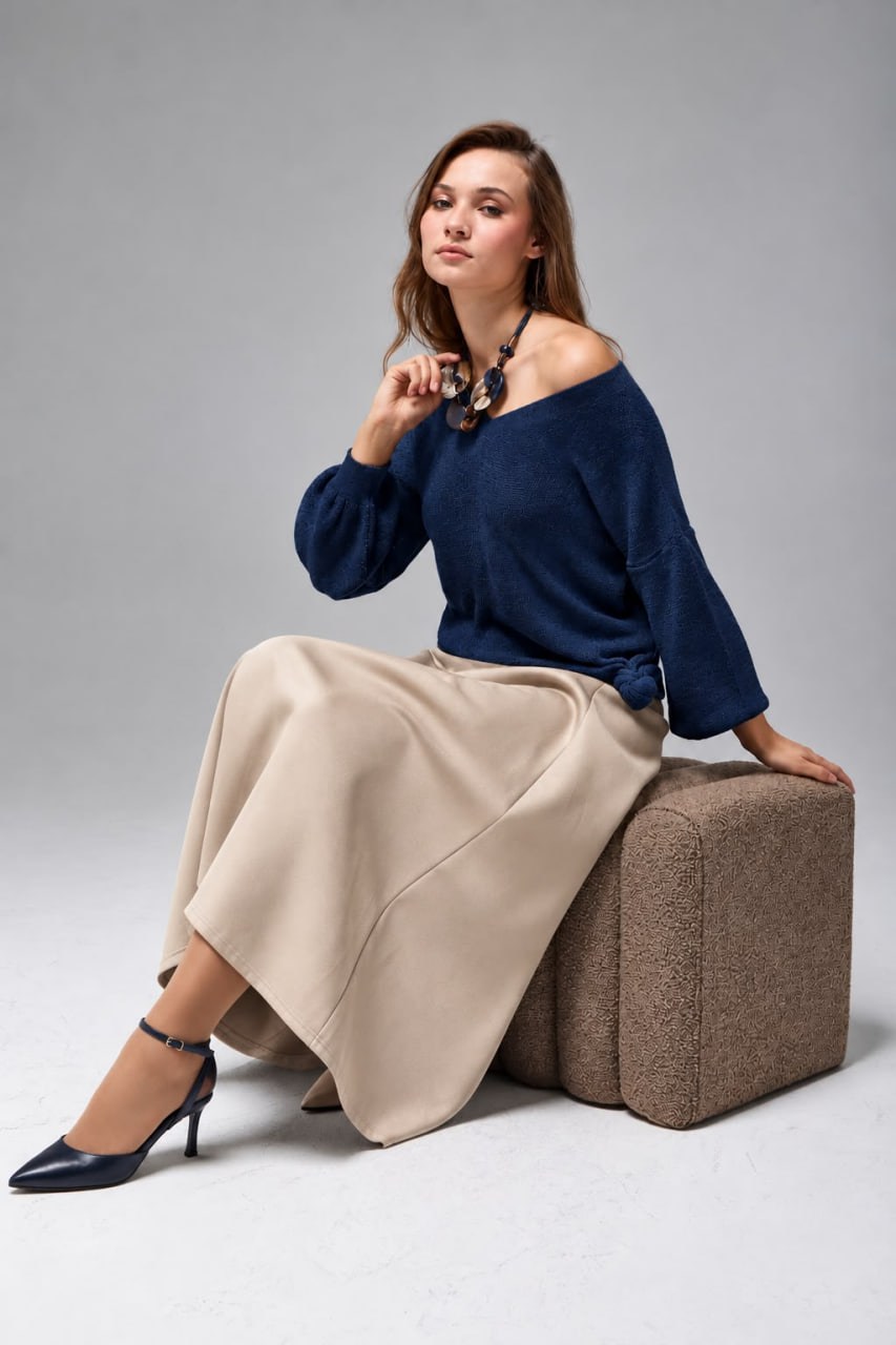 Wholesale Women's Navy Relaxed-Fit Mercerized Knit Sweater with Front and Back V-Neck 0037-3276