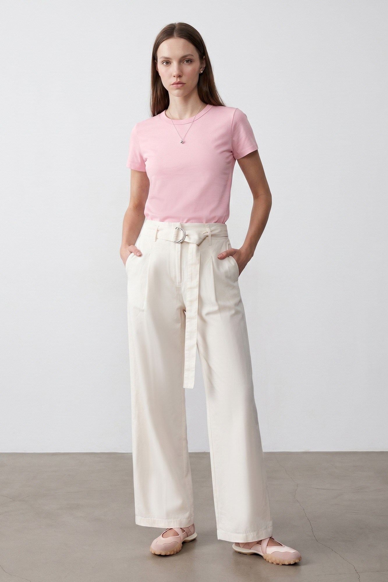 Wholesale Women's Powder Pink Crew-Neck Basic T-Shirt 0431-32779