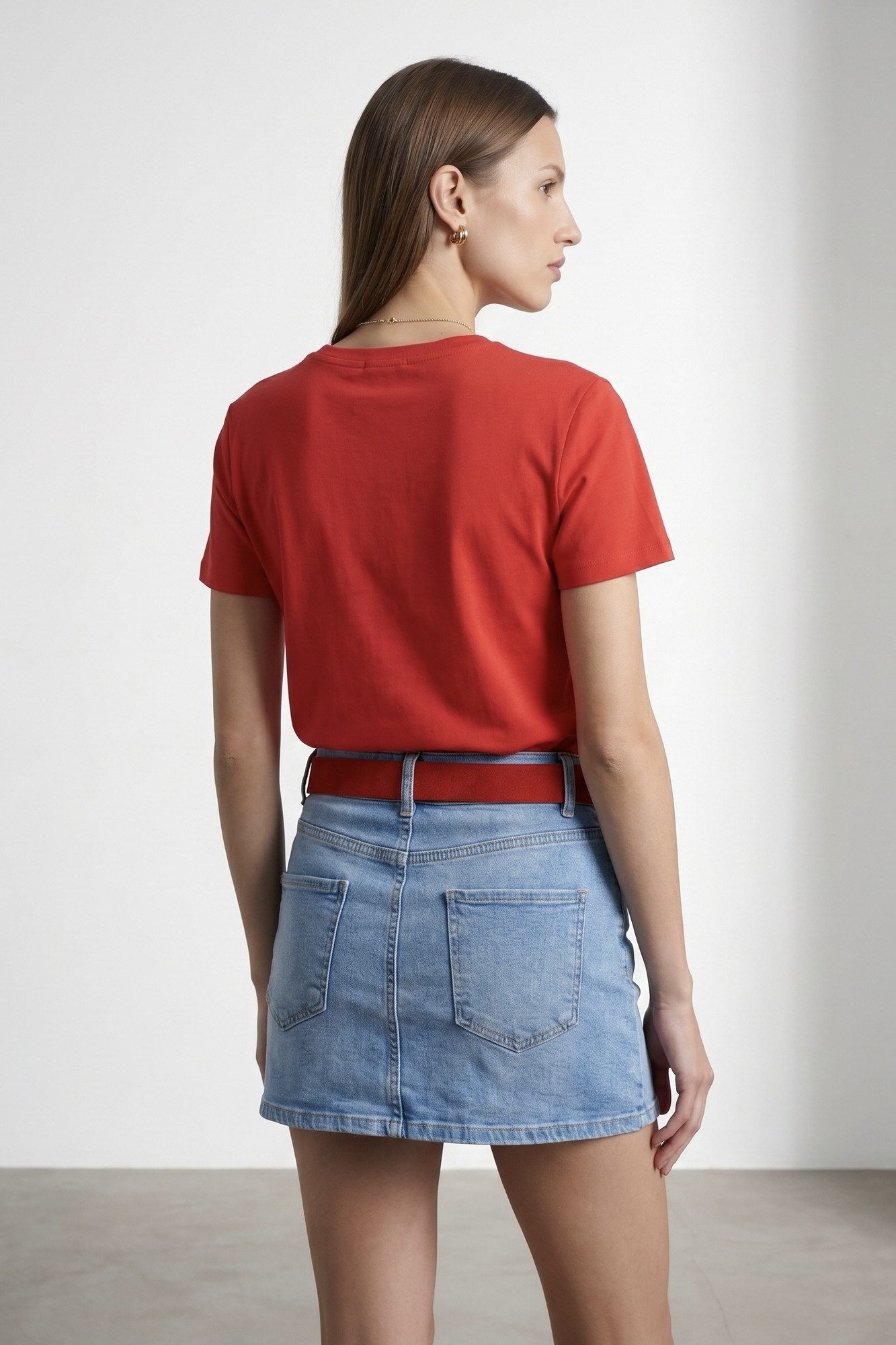 Wholesale Women's Red Crew-Neck Basic T-Shirt 0431-32779
