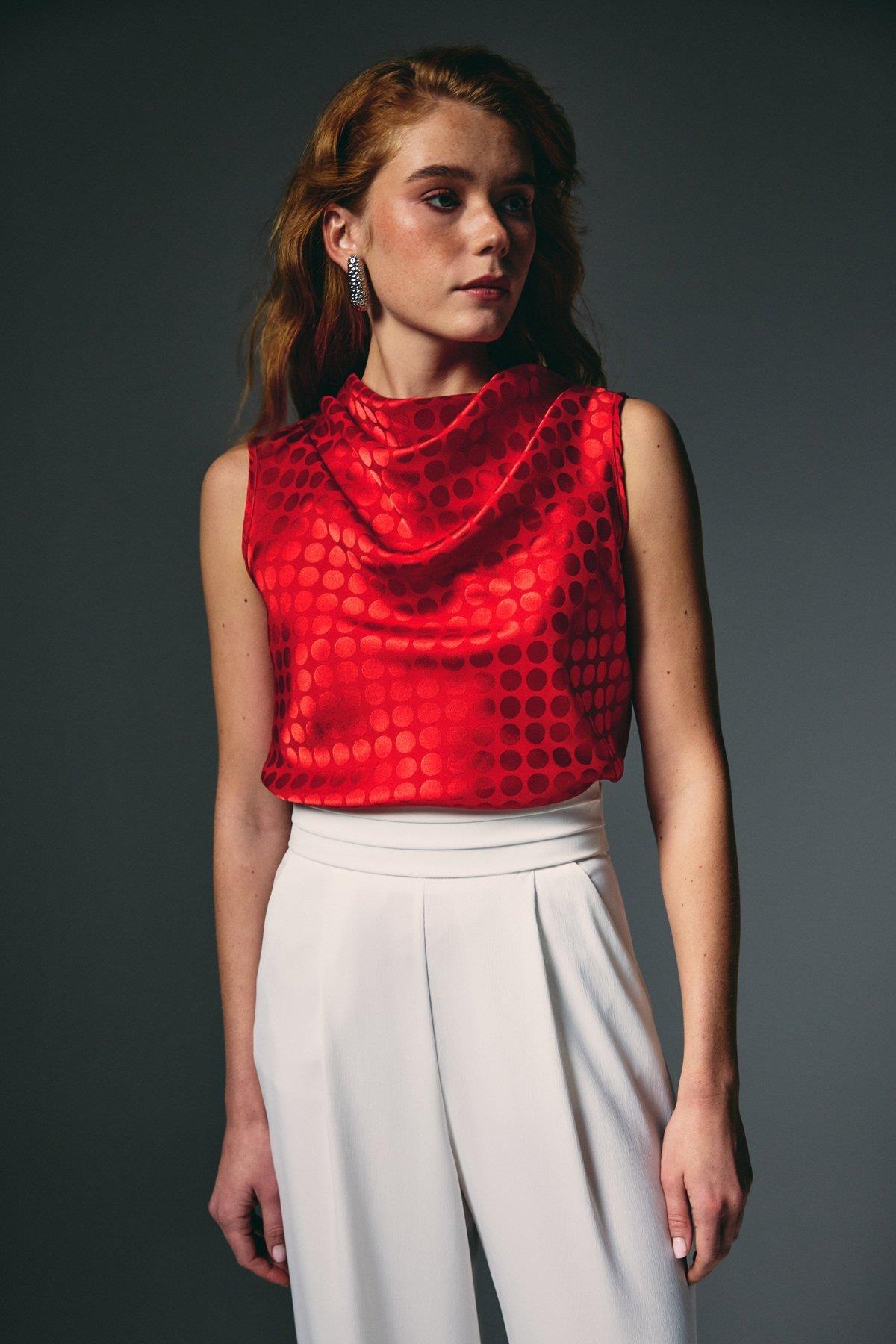 Wholesale Women's Red Satin Jacquard Sleeveless Blouse 0033-1953-1611