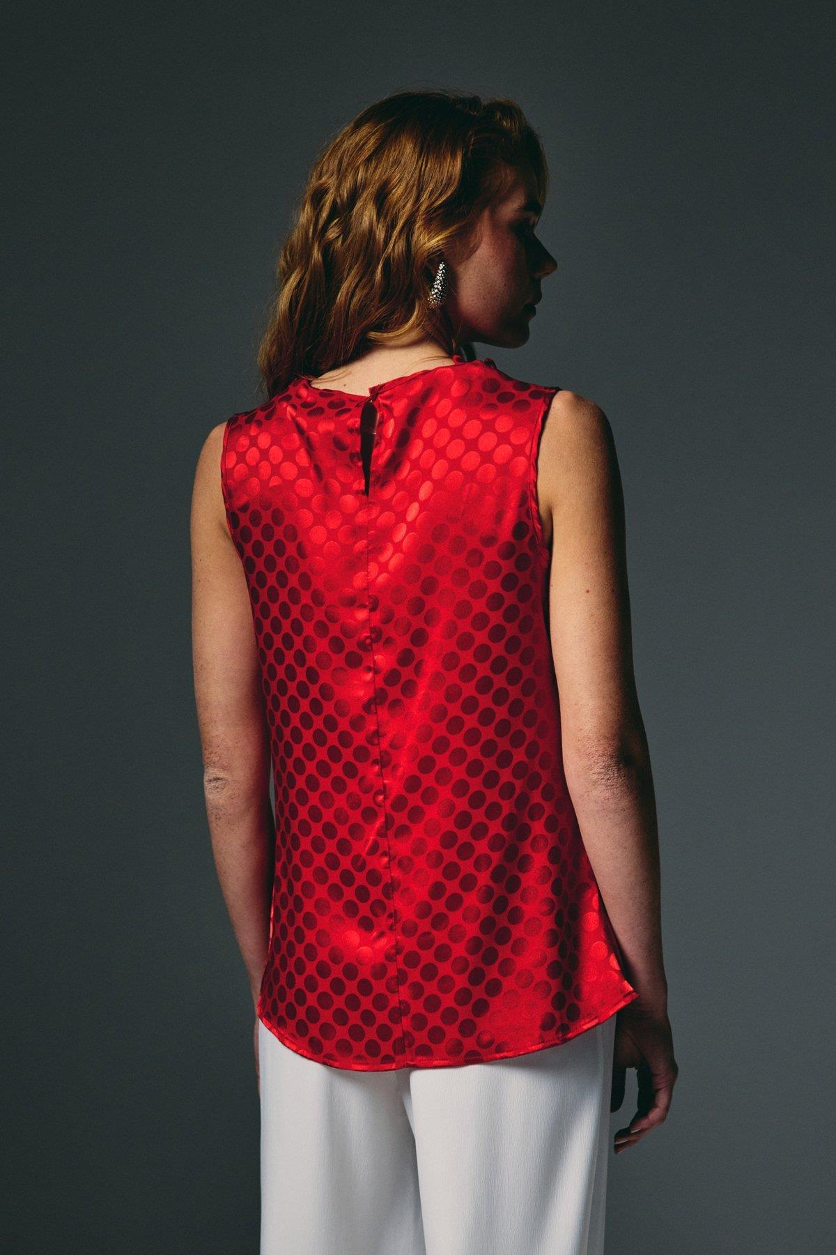 Wholesale Women's Red Satin Jacquard Sleeveless Blouse 0033-1953-1611