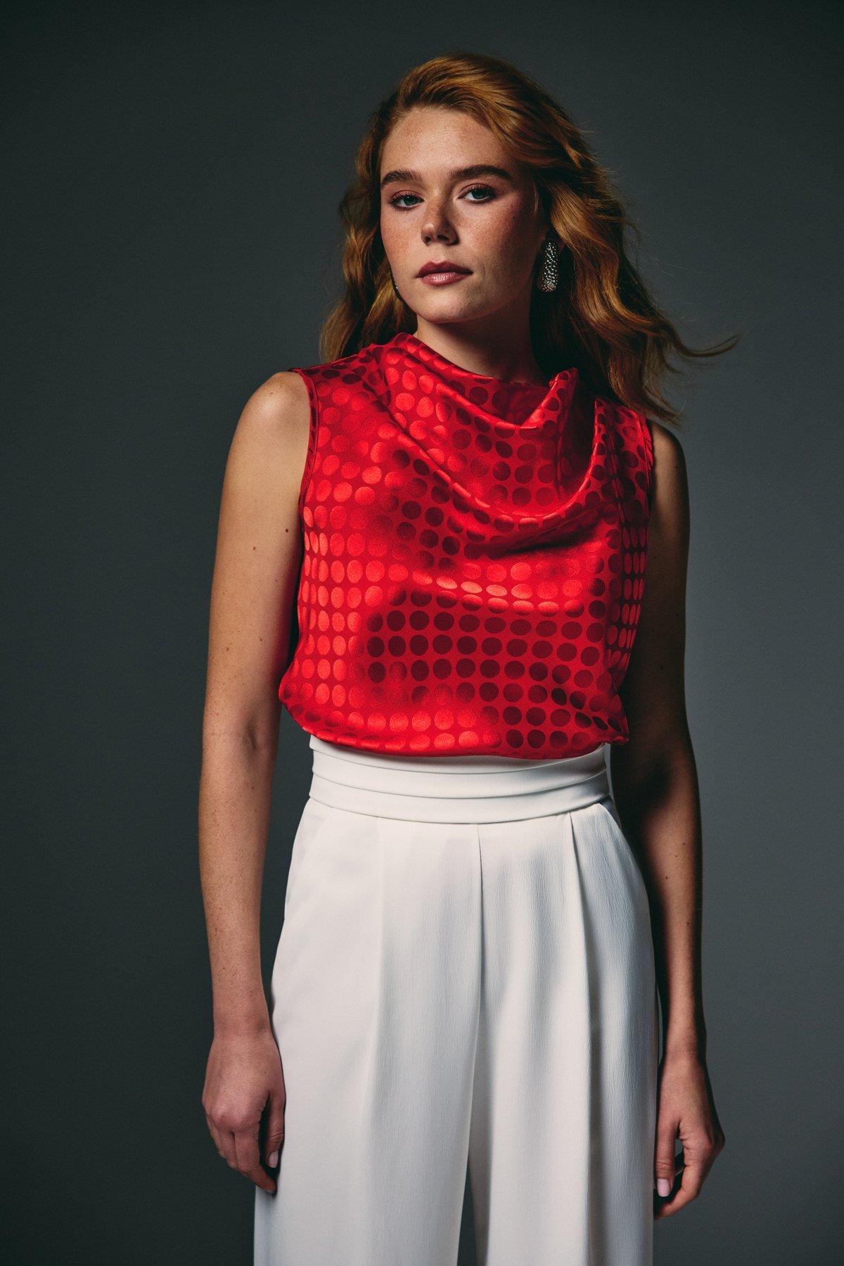 Wholesale Women's Red Satin Jacquard Sleeveless Blouse 0033-1953-1611