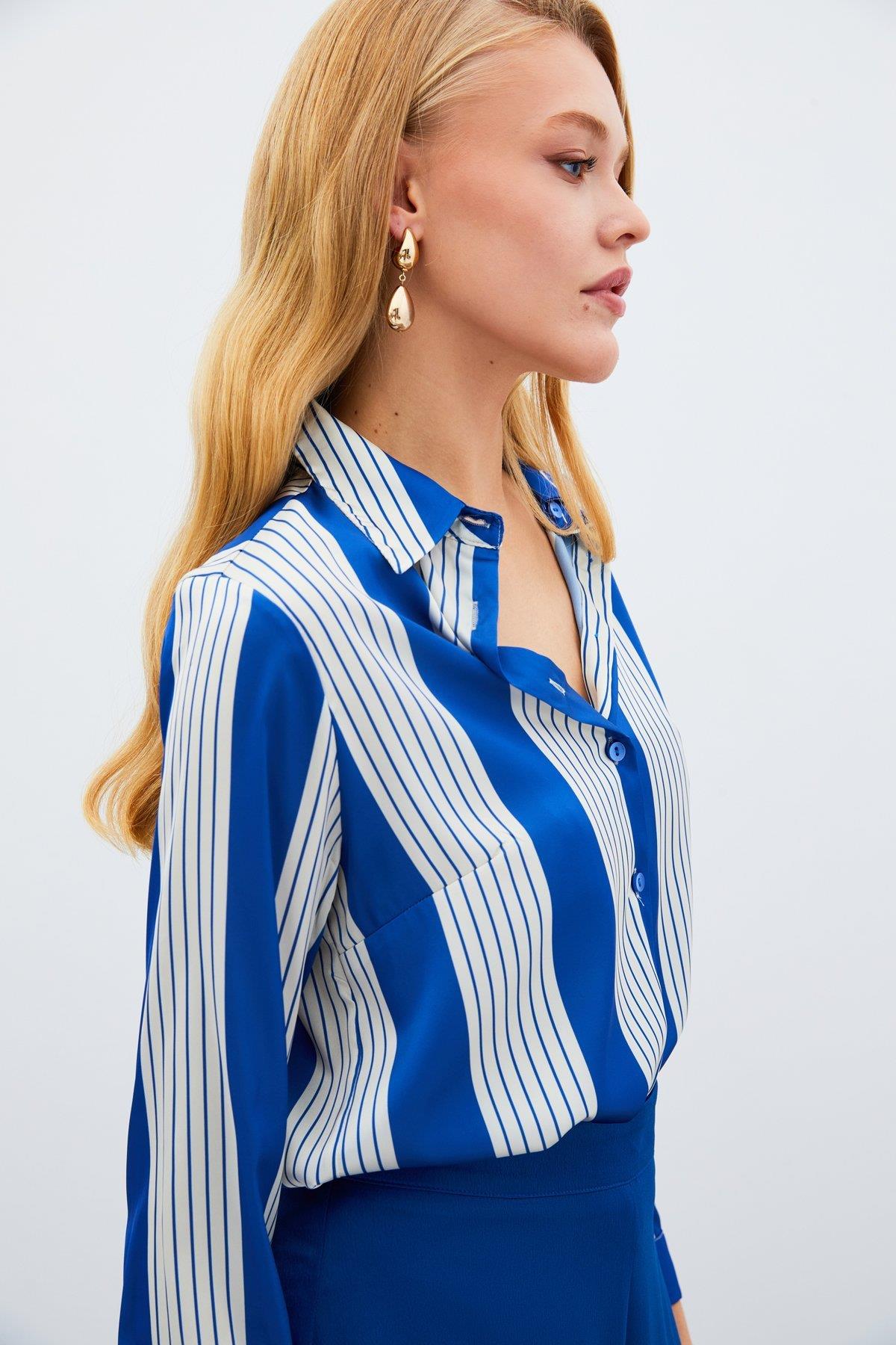 Wholesale Women's Sax Blue Striped Shirt 0033-1508-2505