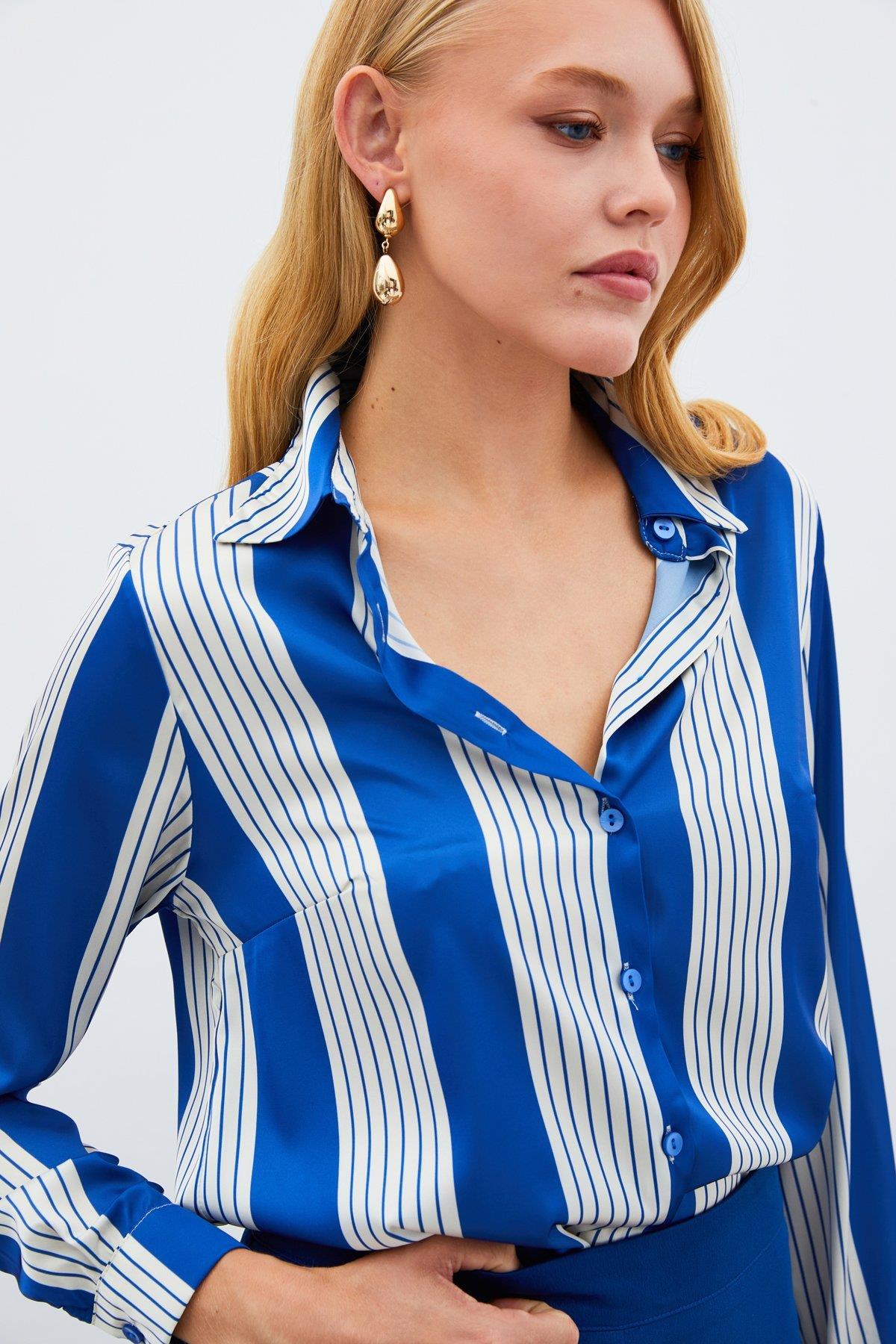 Wholesale Women's Sax Blue Striped Shirt 0033-1508-2505