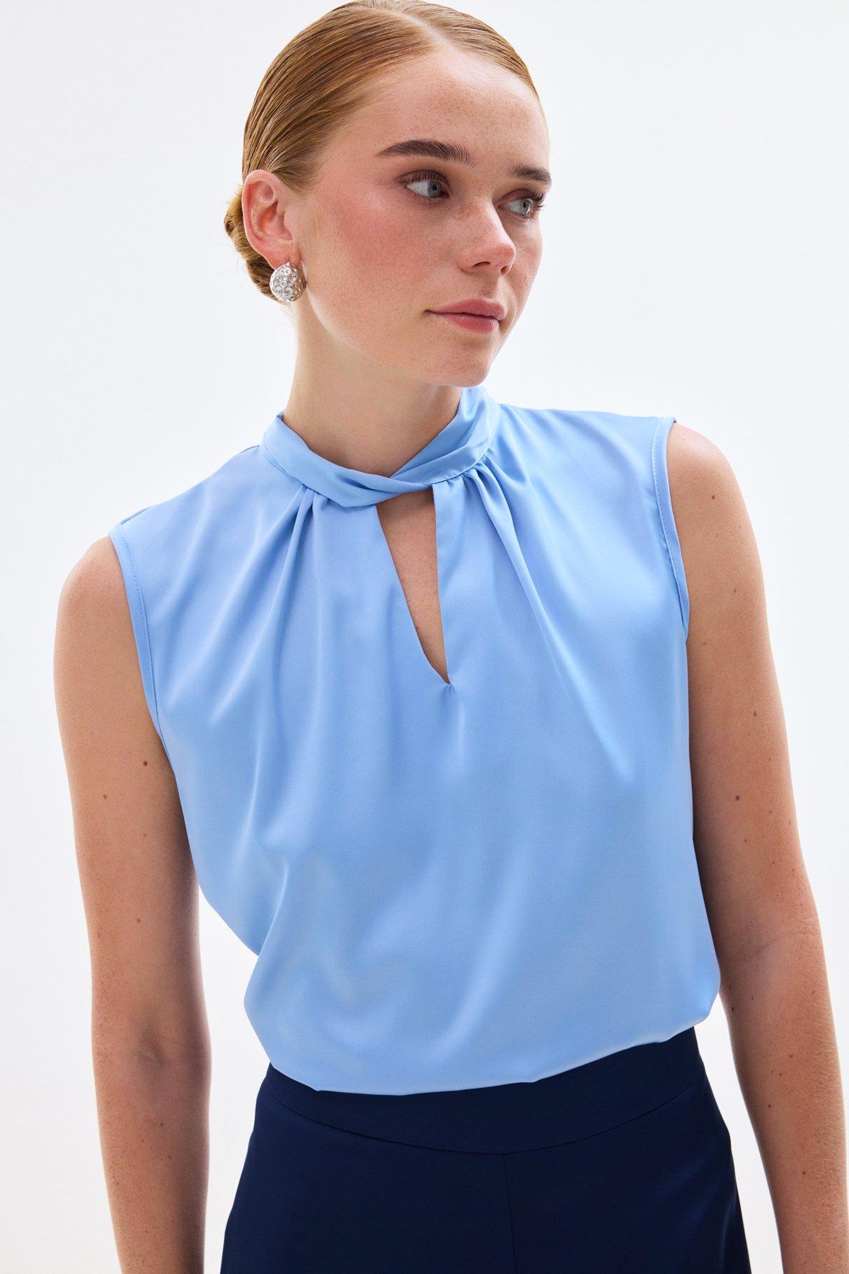 Wholesale Women's Sky Blue Sleeveless Mock-Neck Satin Blouse 0033-1138-1072