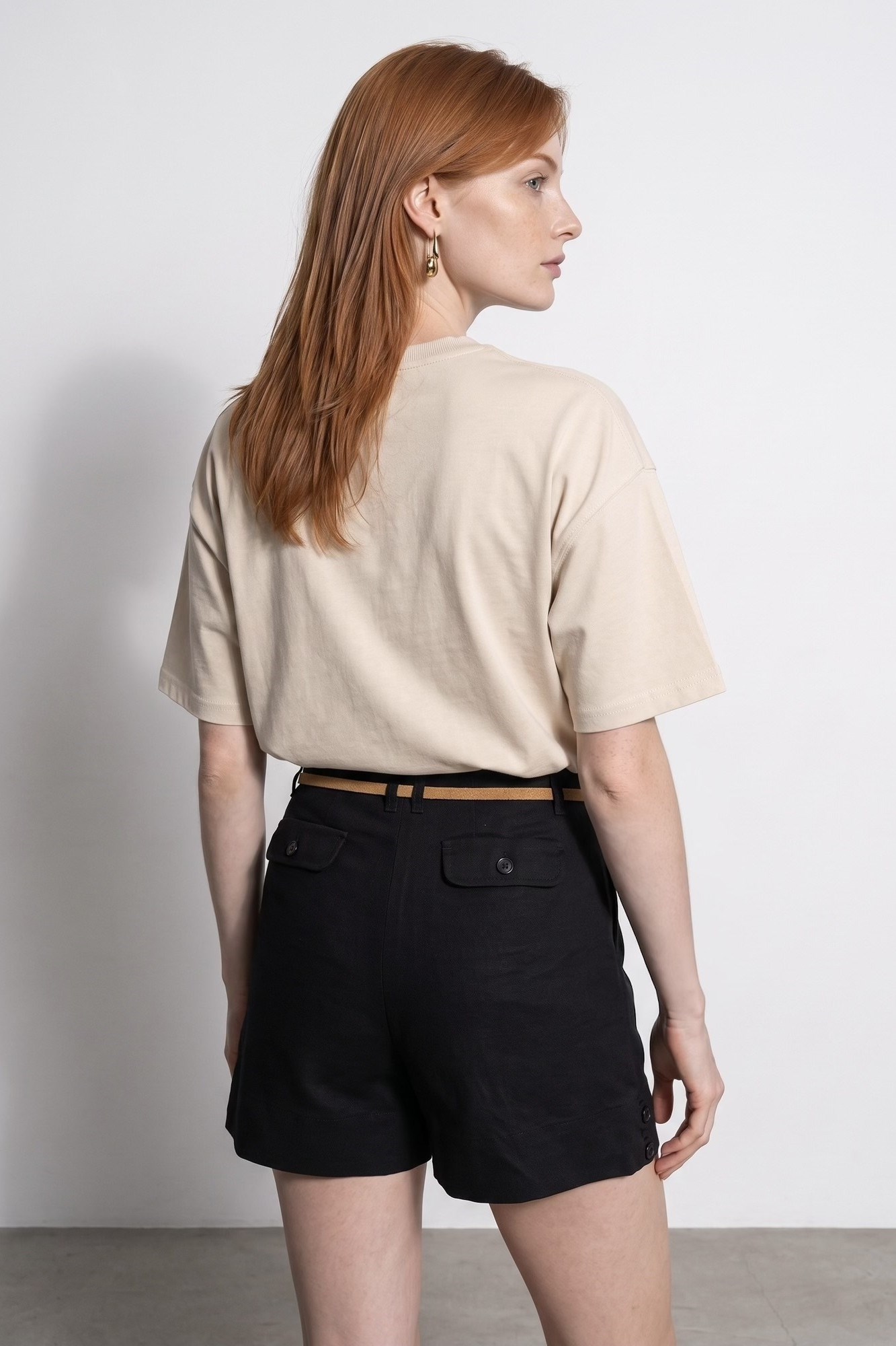 Wholesale Women's Stone Beige Crew-Neck Basic T-Shirt 0431-31017