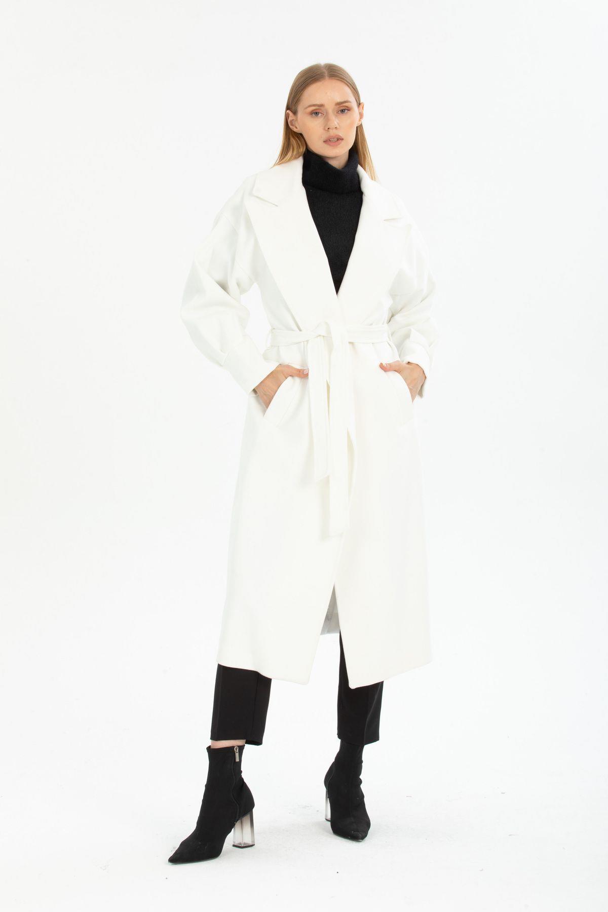 Wholesale Women's White Balloon Sleeve Lined Long Coat 70616