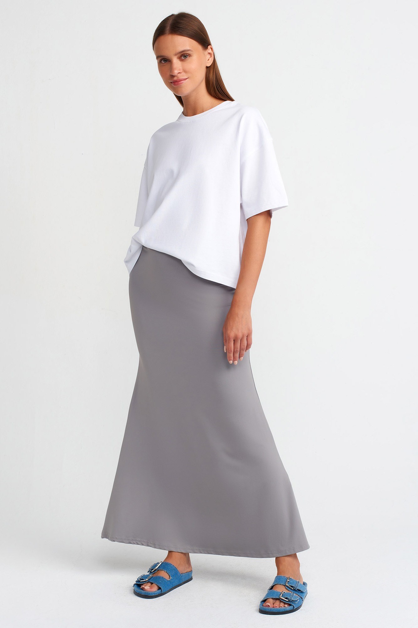 Wholesale Women's White Crew-Neck Basic T-Shirt 0431-31017