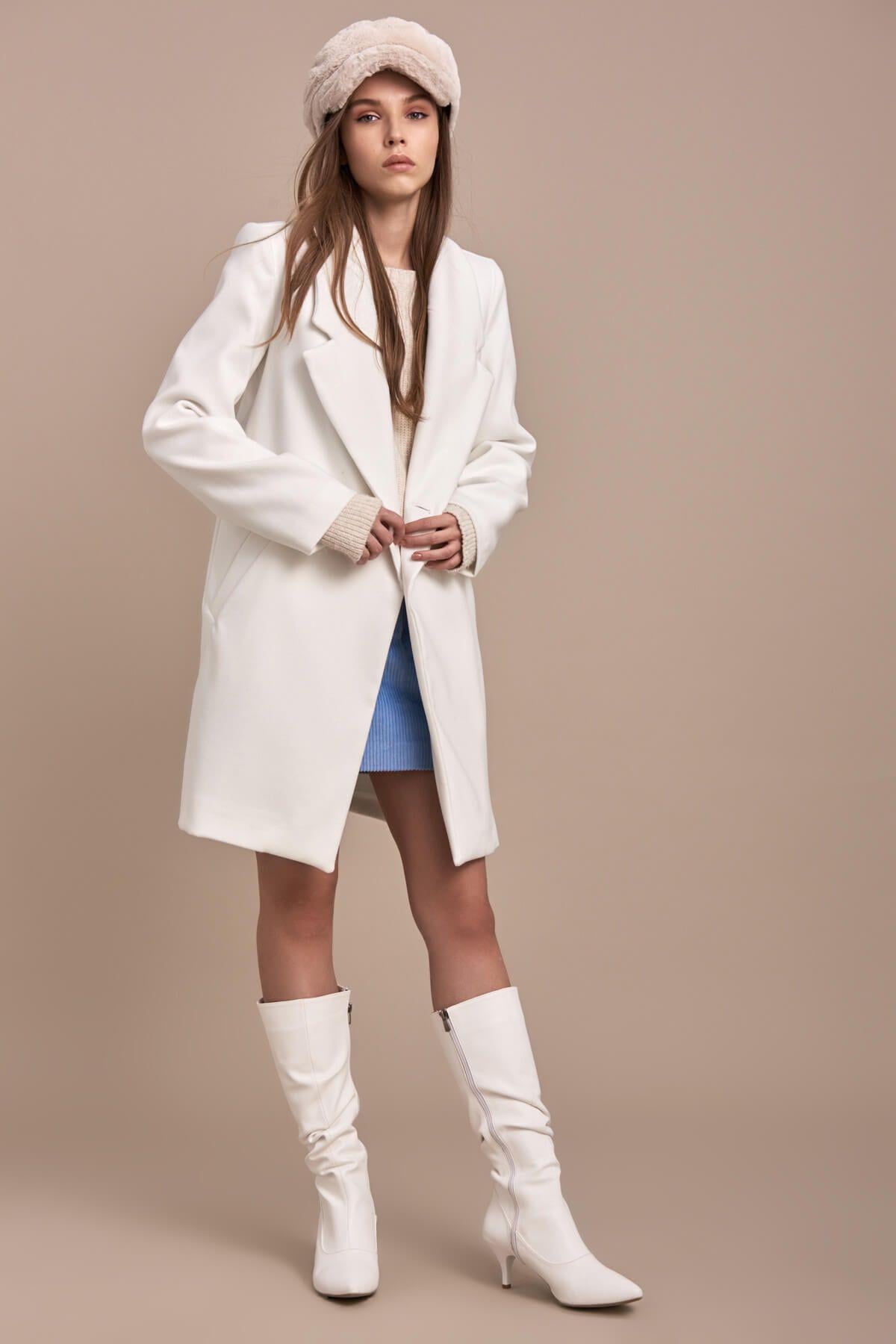 Wholesale Women's White Oversized Buttoned Short Coat