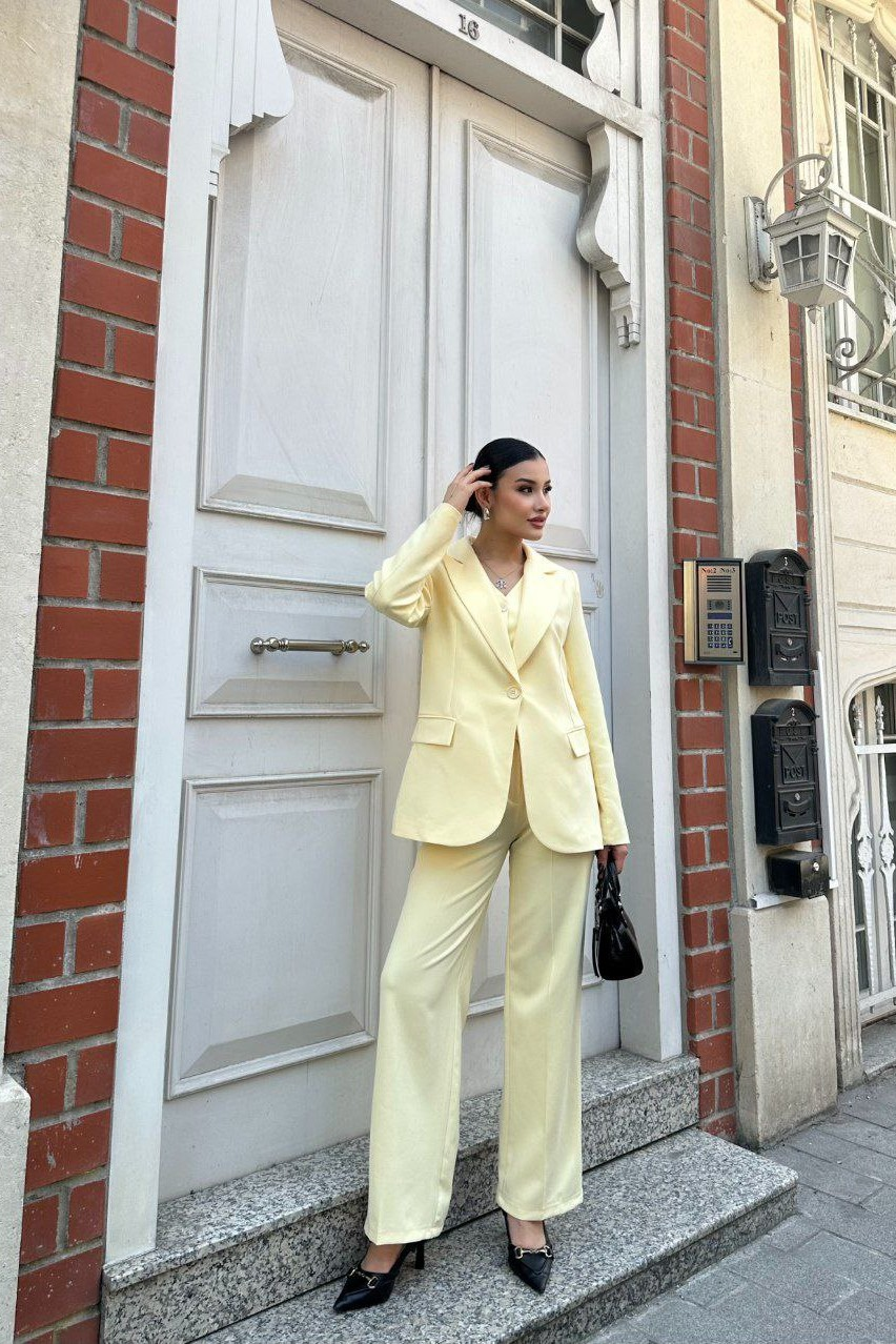 Wholesale Women's Yellow Three-Piece Suit  0043-1955