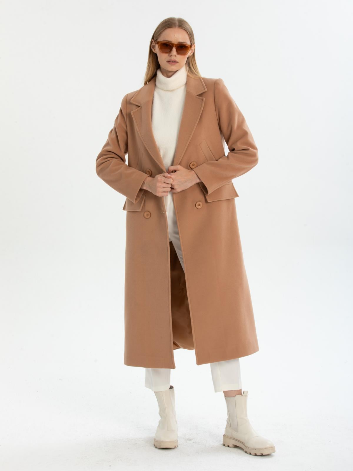 Women four-buttons coat wholesale Beige color