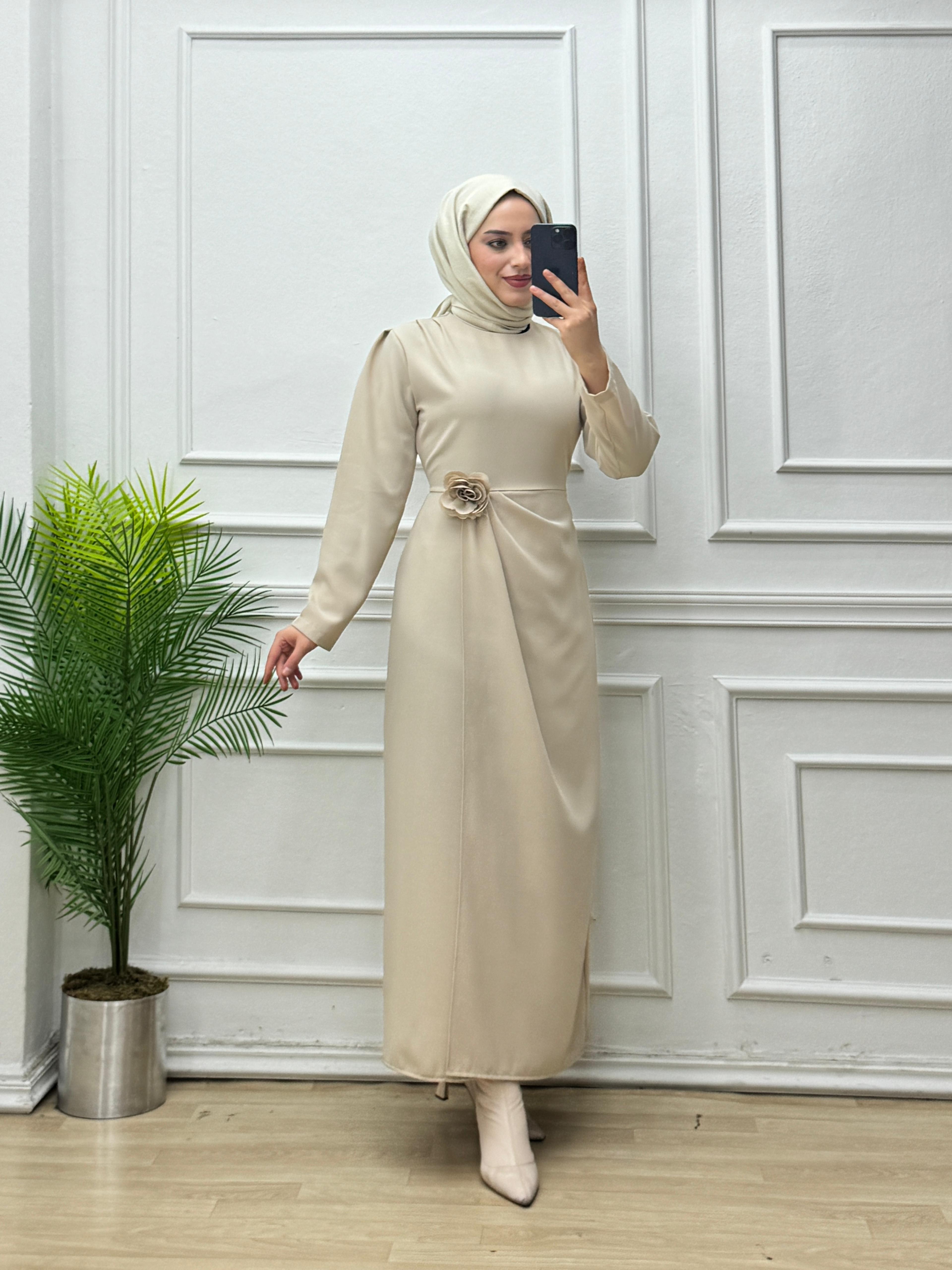 7433-Gül Broşlu Elbise-Krem