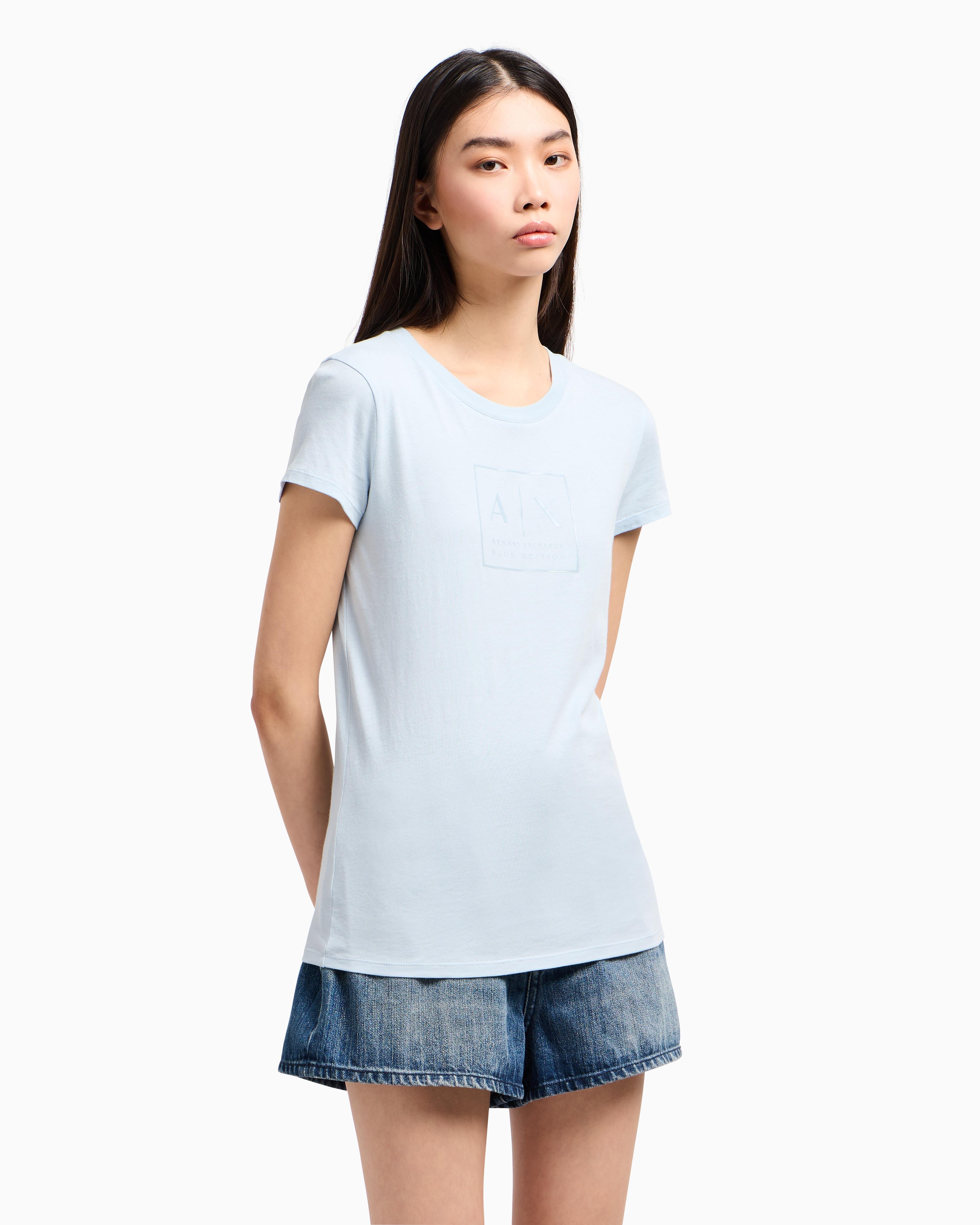 ARMANI EXCHANGE Armani Exchange Kadın Slim Fit Göğüste Dokulu Logo Desenli Pamuklu Kısa Kollu Açık Mavi T-Shirt XW000530 AF10359-U9278