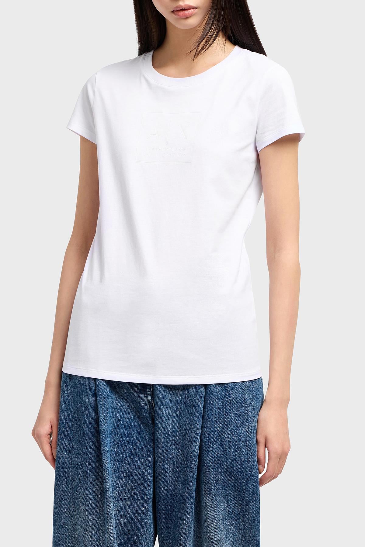 ARMANI EXCHANGE Armani Exchange Kadın Slim Fit Göğüste Dokulu Logo Desenli Pamuklu Kısa Kollu Beyaz T-Shirt XW000530 AF10359-U0002