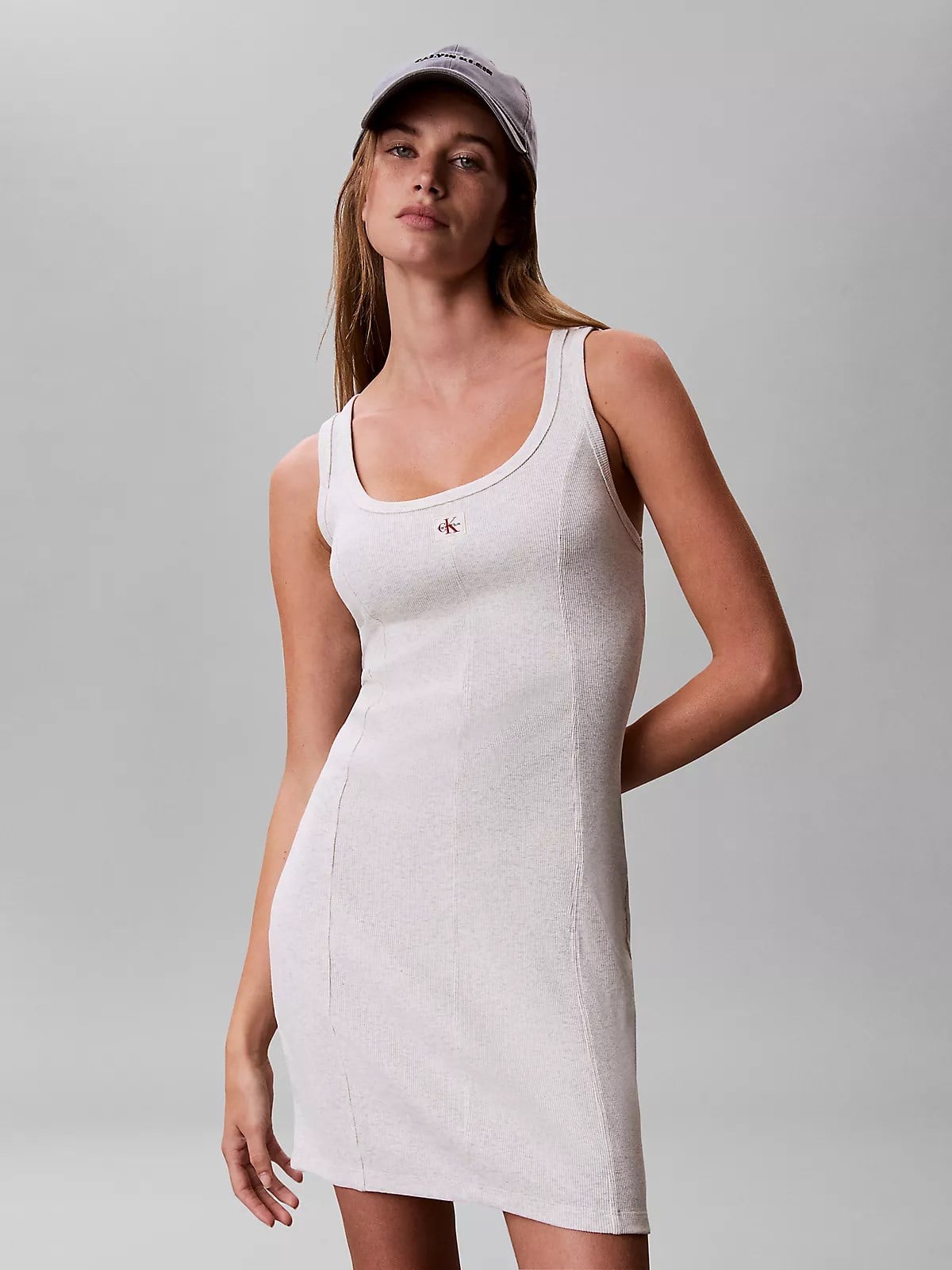 Calvin Klein Calvin Klein Kadın Dar Kalıp Yuvarlak Yakalı CK Logo Etiketli Askılı Mini Gri Elbise LV047G215G-P74