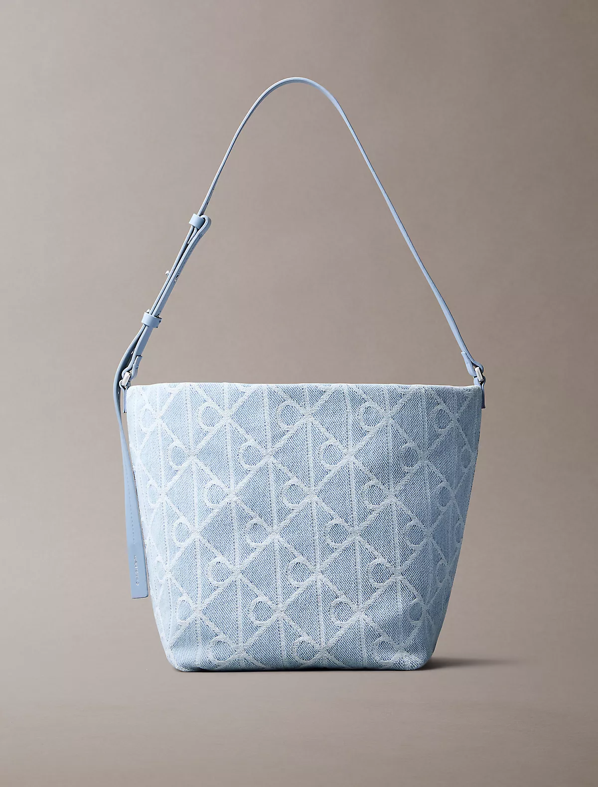 Calvin Klein Calvin Klein Kadın Denim Kumaş Kısa Kulp Ck Desen Mavi Omuz Çantası LV04F3432G-YBZ