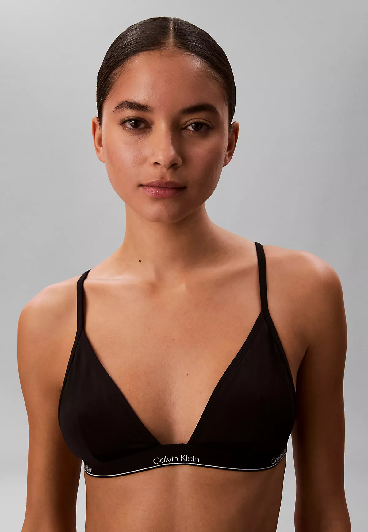 Calvin Klein Calvin Klein Kadın İp Askılı Üçgen Gögüs Altı Calvin Yazı Desenli Süngerli Siyah Bikini Üstü LV00Q61208-UB1