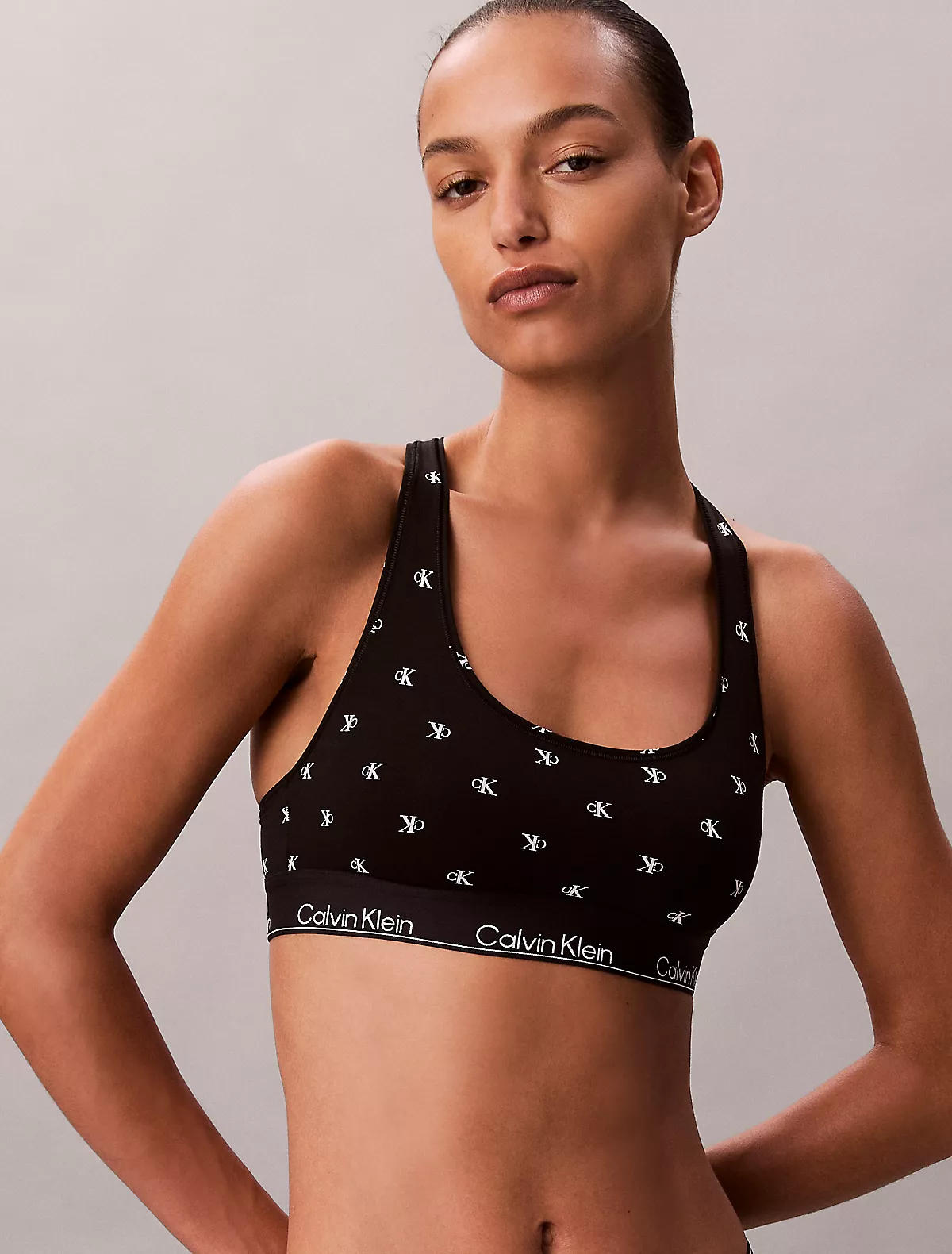 Calvin Klein Calvin Klein Kadın Kare Yaka Lastikli Dar Calvin Yazı Desenli Siyah Bralet LV00QF8493-PCS