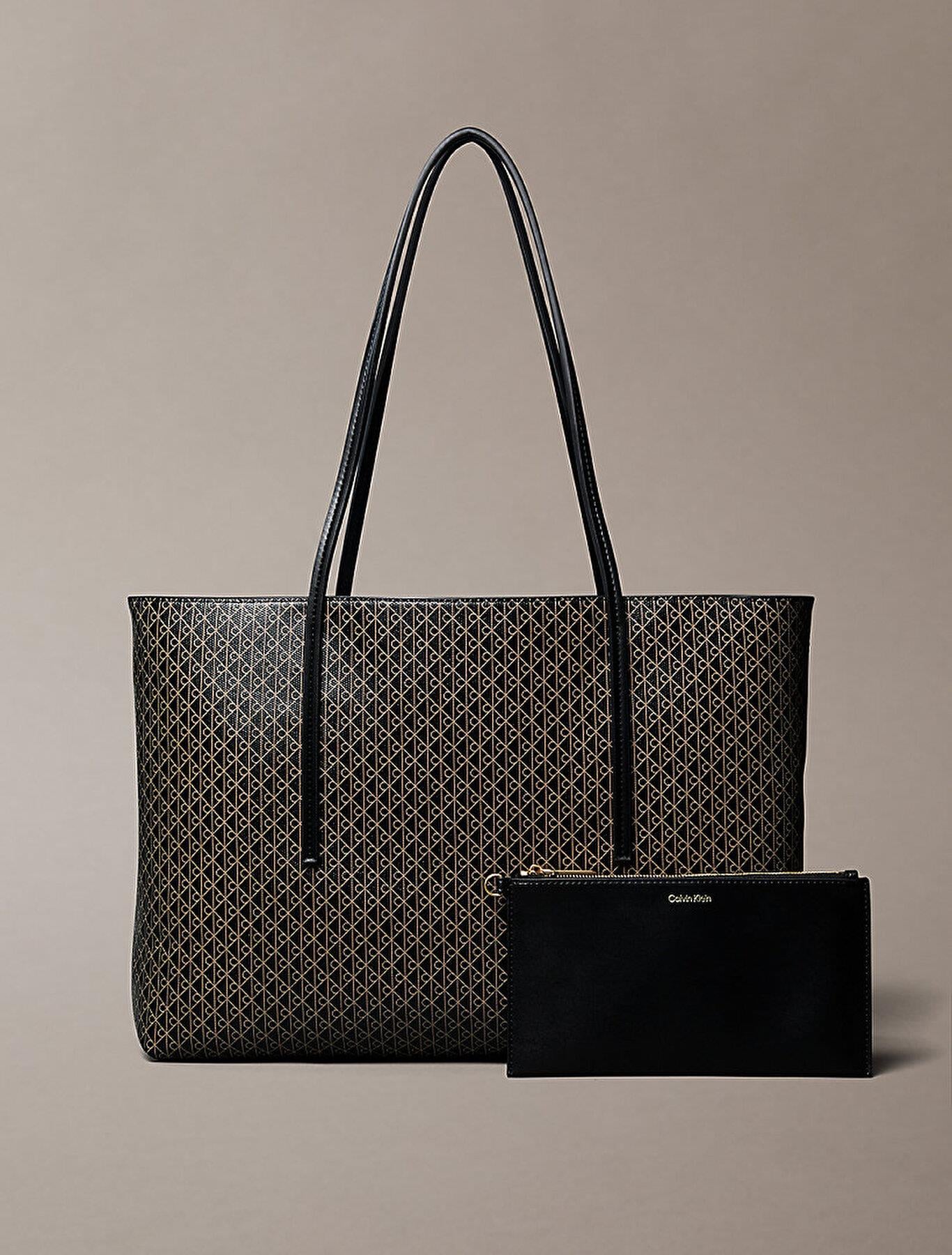 Calvin Klein Calvin Klein Kadın Monogram Logo Desenli Aksesuarlı Siyah Omuz Çantası LV04F3266G-2XA