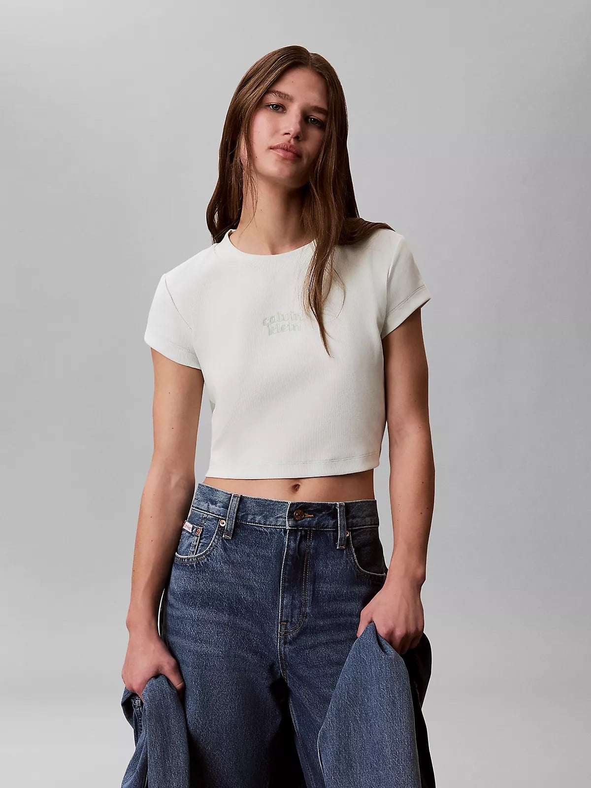 Calvin Klein Calvin Klein Kadın Normal Kalıp Logo Baskılı Yuvarlak Yakalı Pamuklu Kısa Kollu Crop Krem T-Shirt LV047G828G-4C8