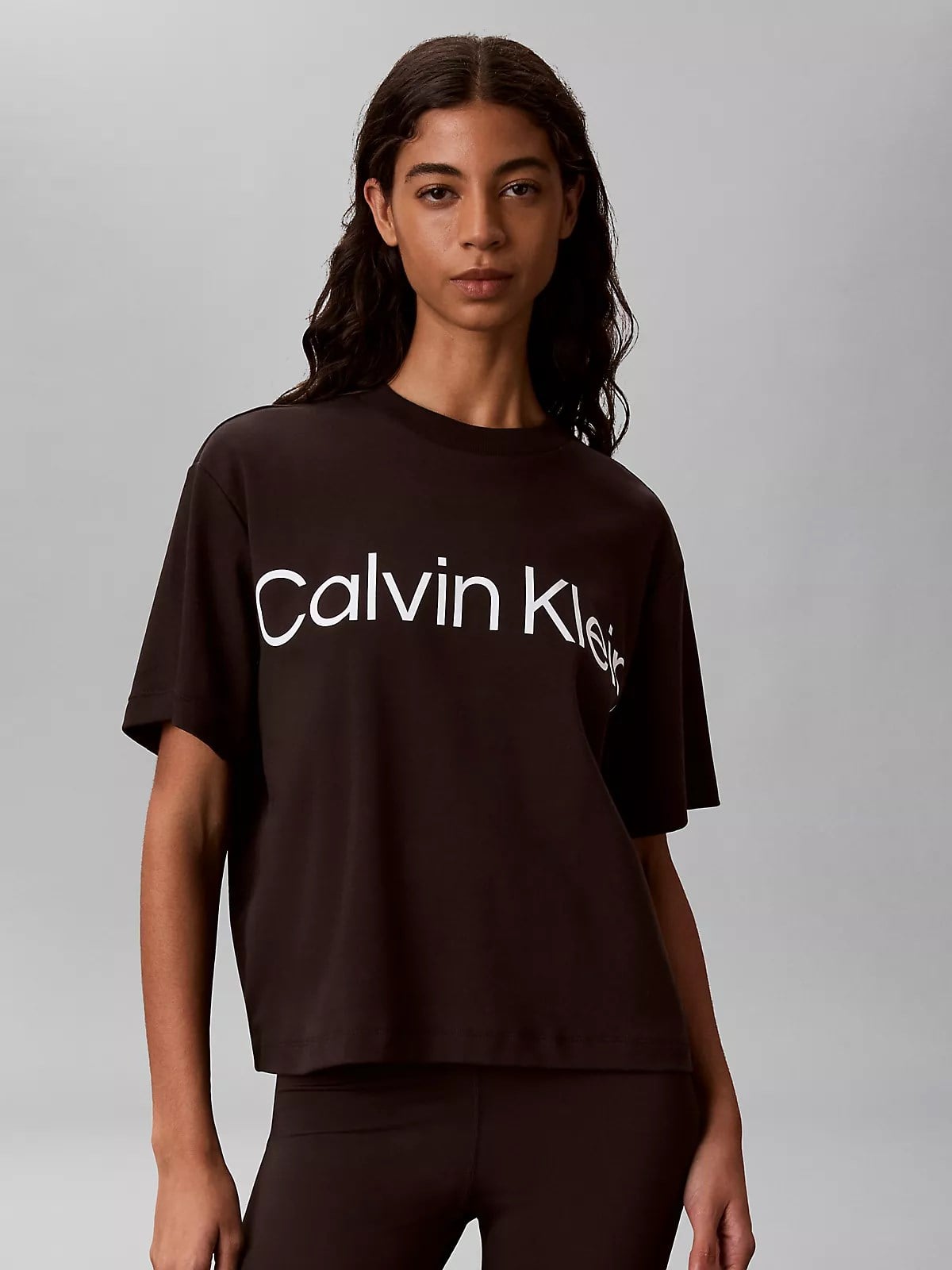 Calvin Klein Calvin Klein Kadın Rahat Kalıp Logo Baskılı Yuvarlak Yakalı Kısa Kollu Siyah T-Shirt LV047G839G-UB1
