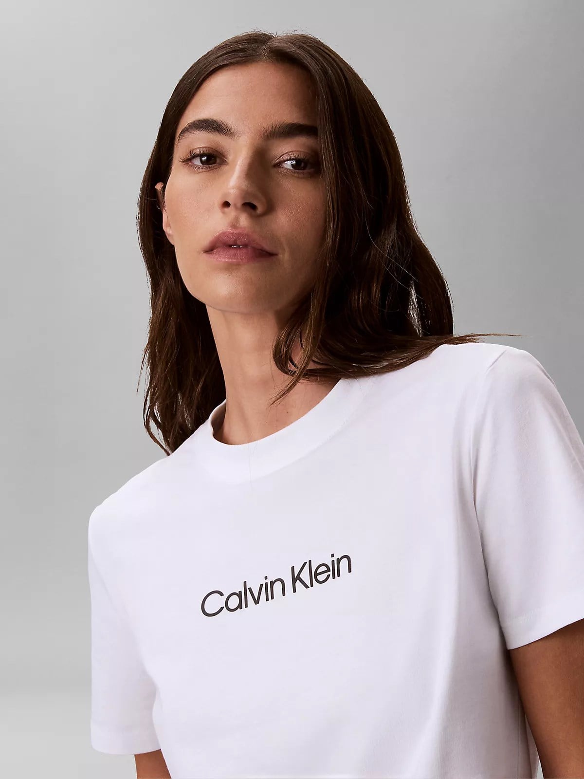 Calvin Klein Calvin Klein Kadın Regular Fit Yuvarlak Yakalı Logo Baskılı Kısa Kollu Crop Beyaz T-Shirt LV044G801G-YAF