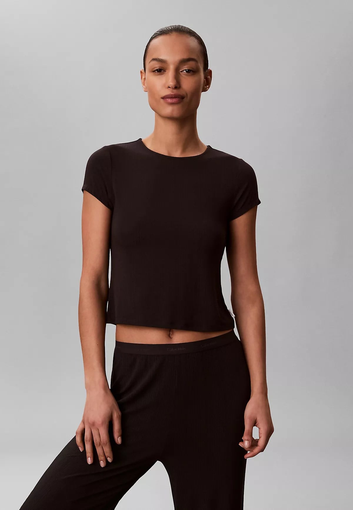 Calvin Klein Calvin Klein Kadın Yuvarlak Yaka Kısa Kol Düz Regular Fit Siyah Pijama Üstü LV00QS7618-UB1